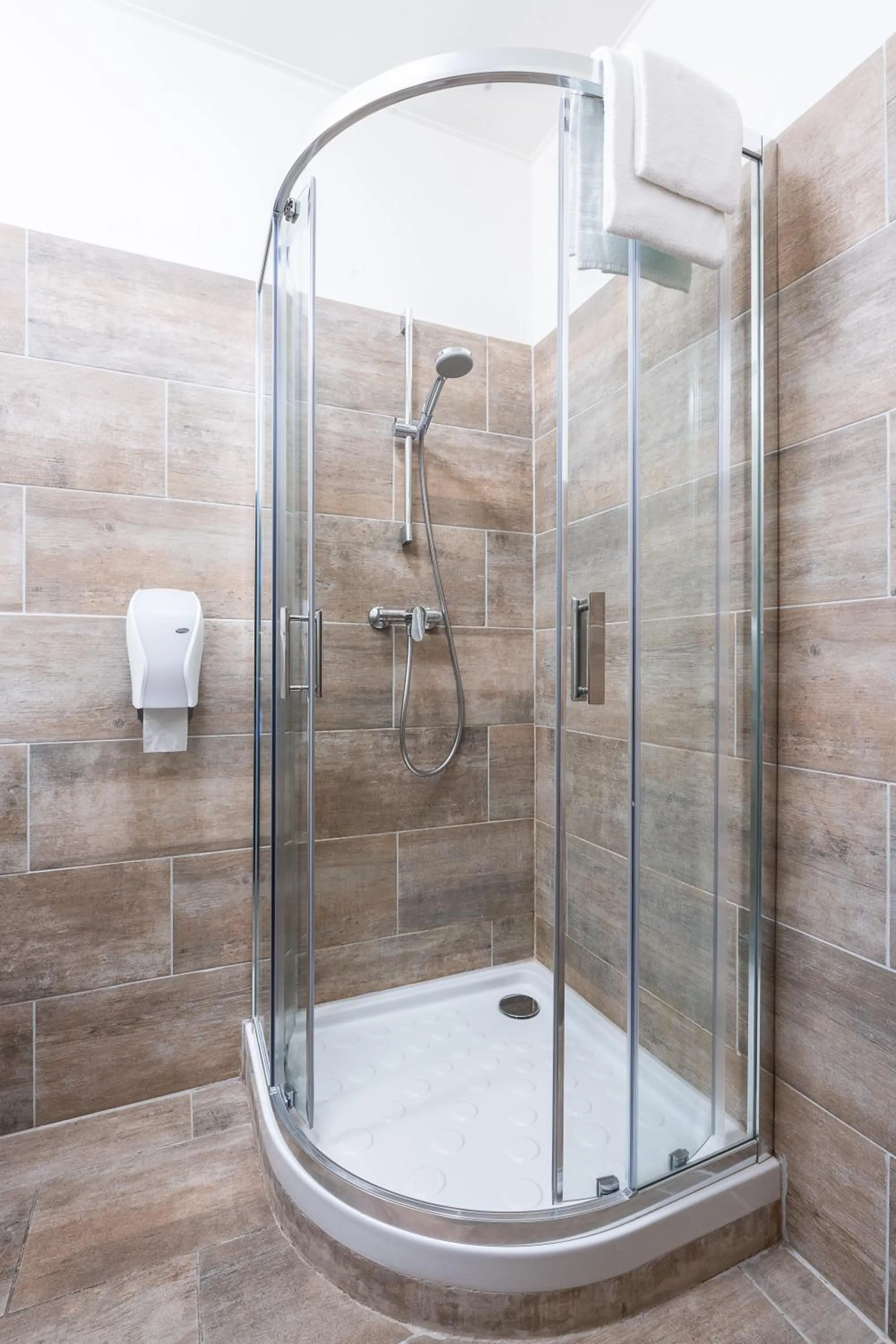 Shower in Hôtel du Helder