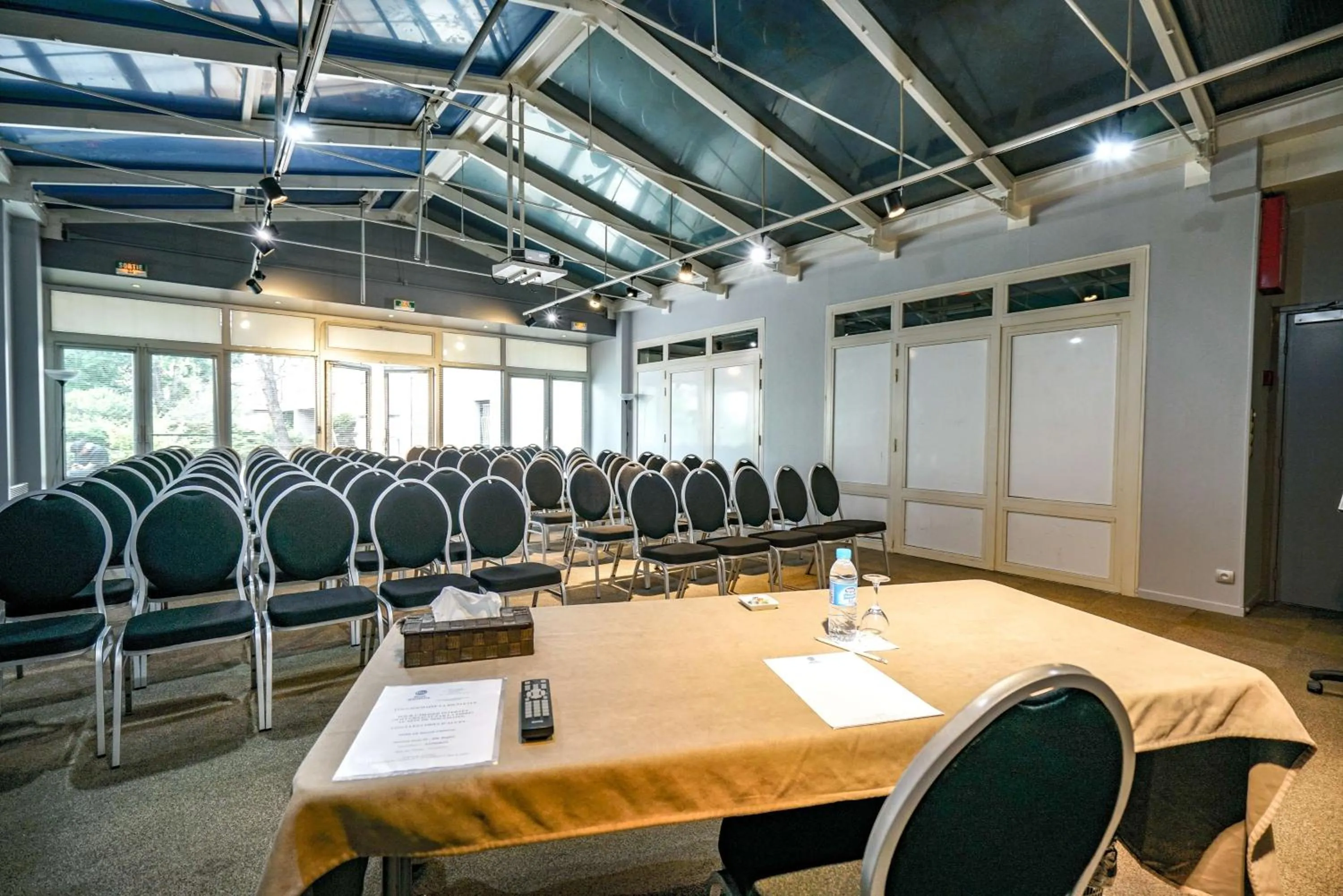 On site in Hôtel Saphir Lyon