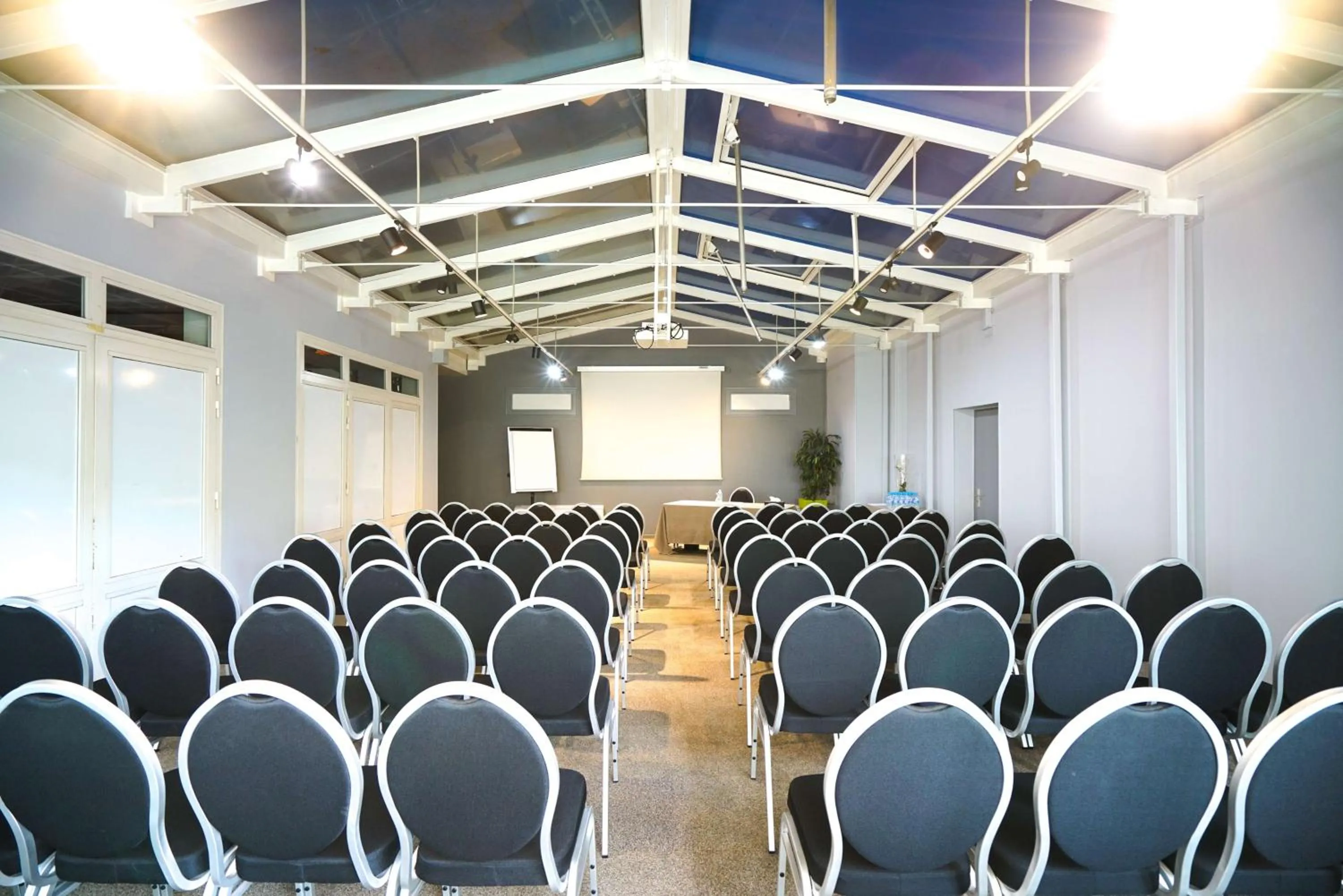 On site in Hôtel Saphir Lyon