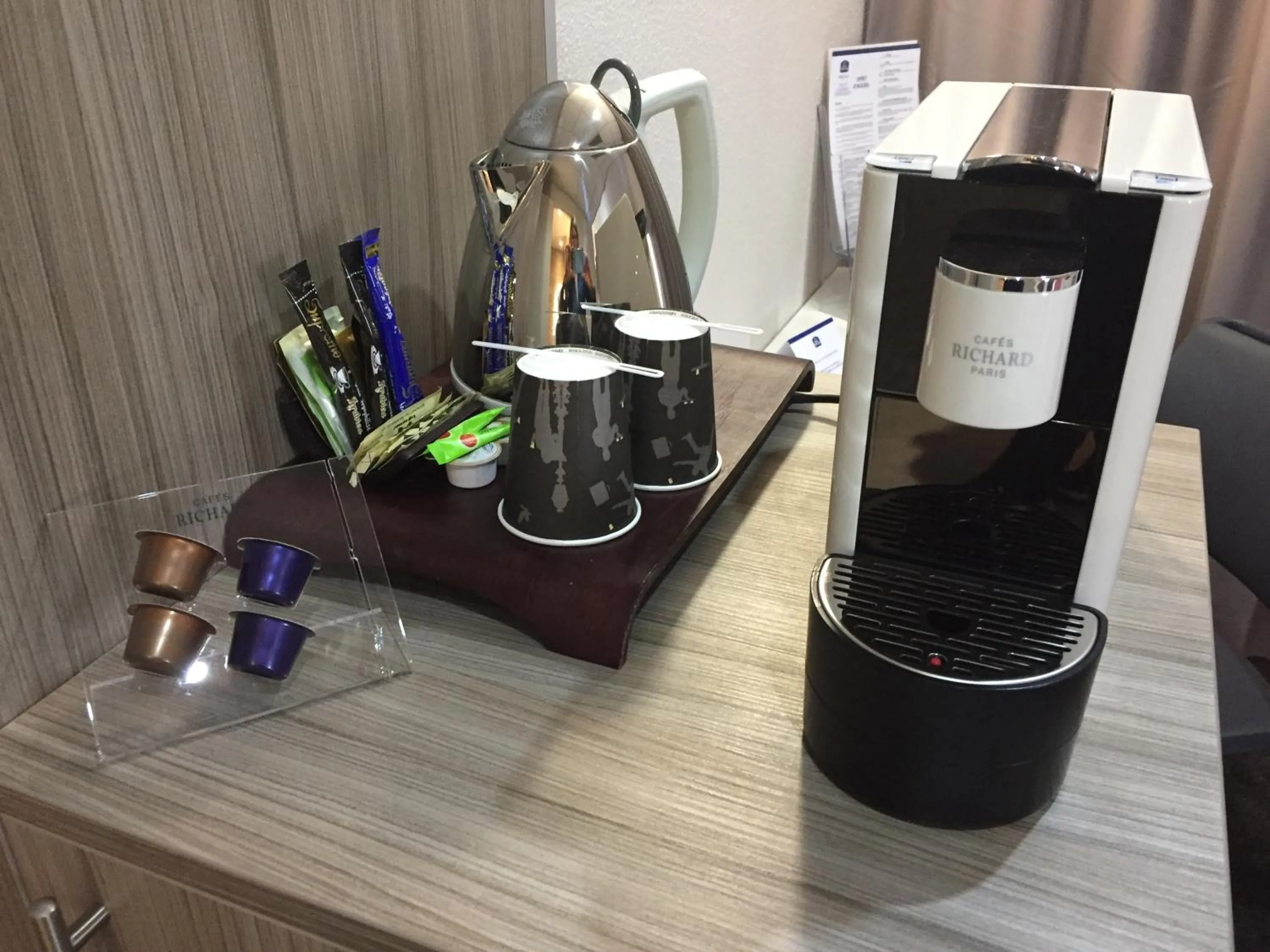 Coffee/tea facilities in Hôtel Saphir Lyon