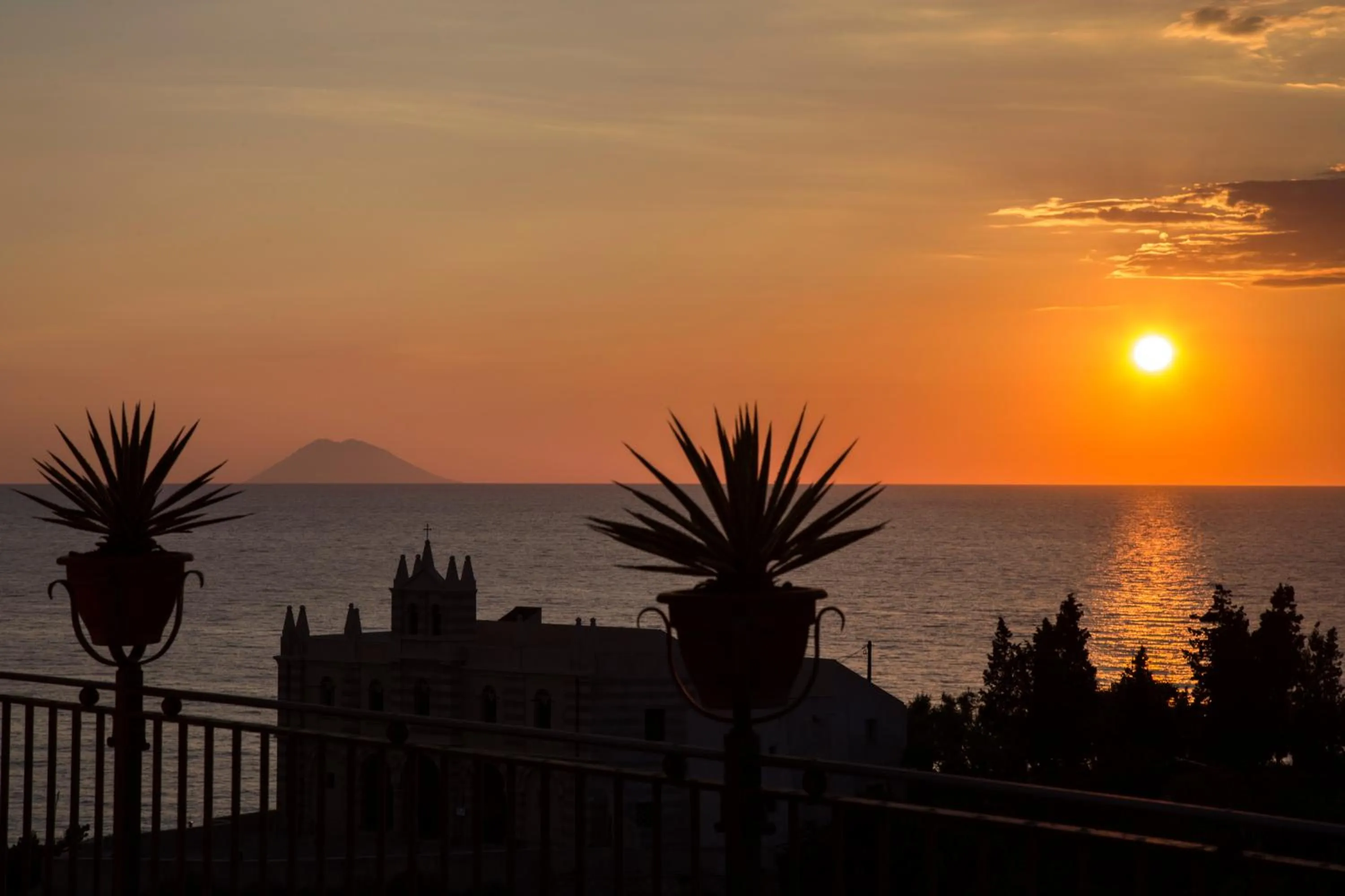 Sunrise in La Dolce Vita a Tropea