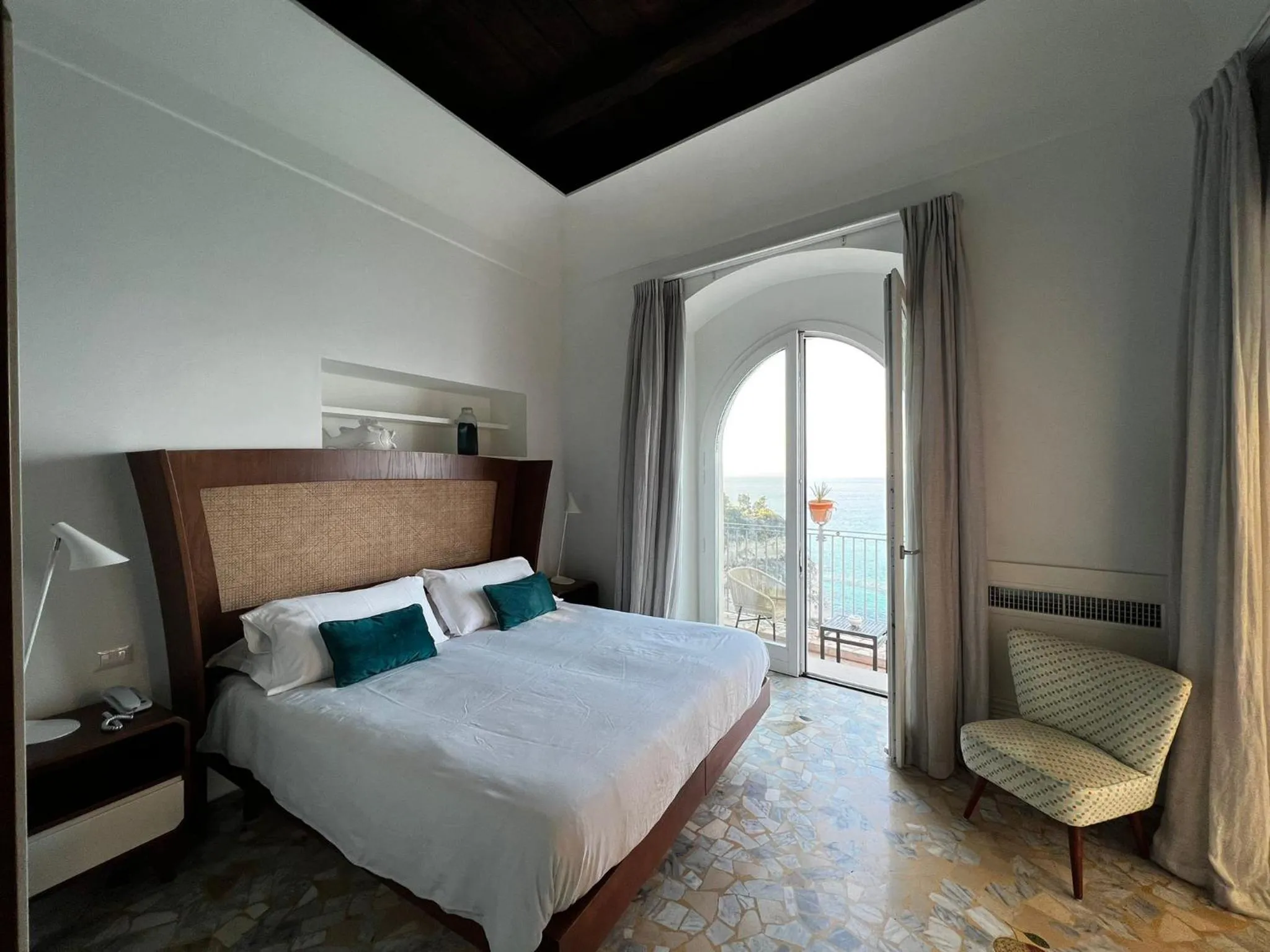 View (from property/room), Bed in La Dolce Vita a Tropea