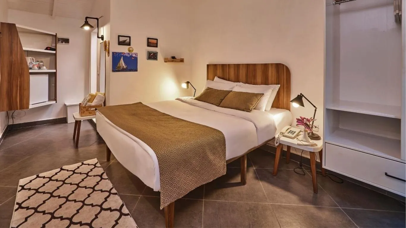 Maya Bistro Hotel & Beach