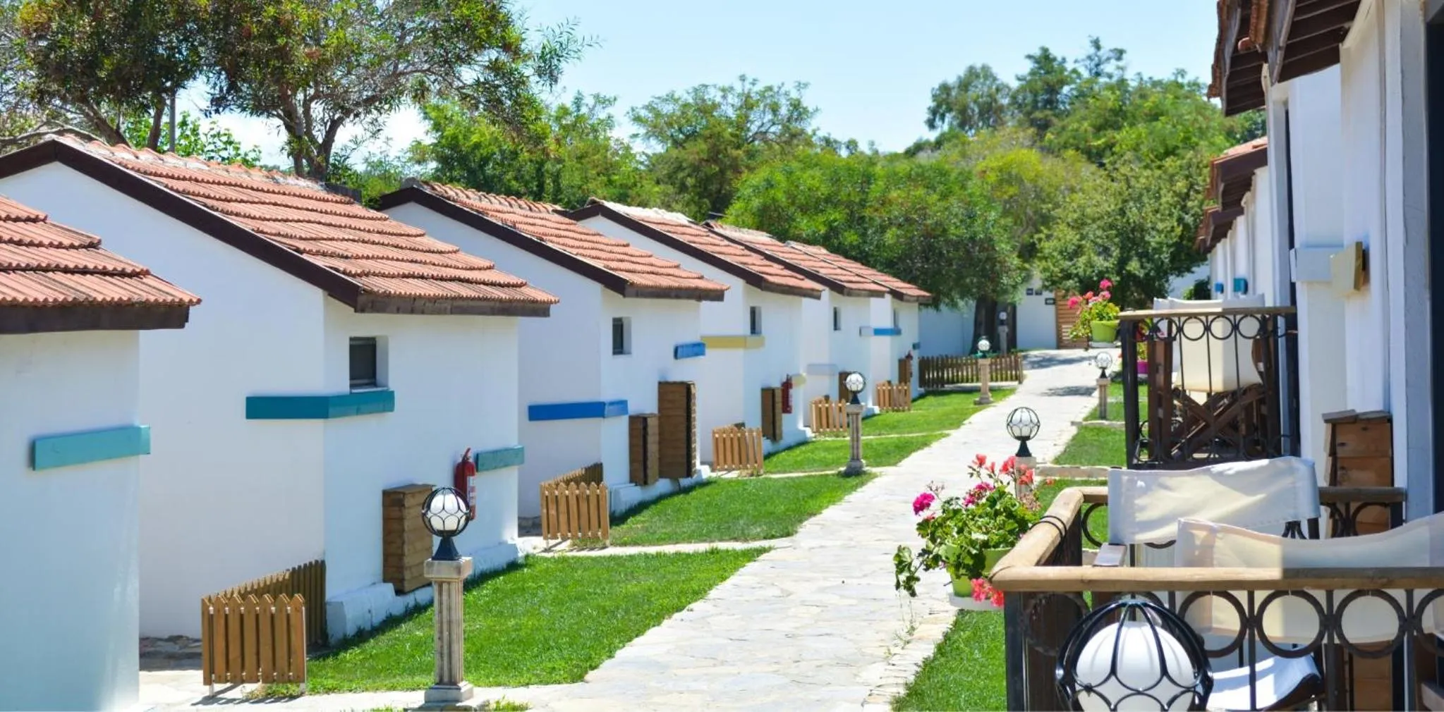 Spring in Maya Bistro Hotel & Beach