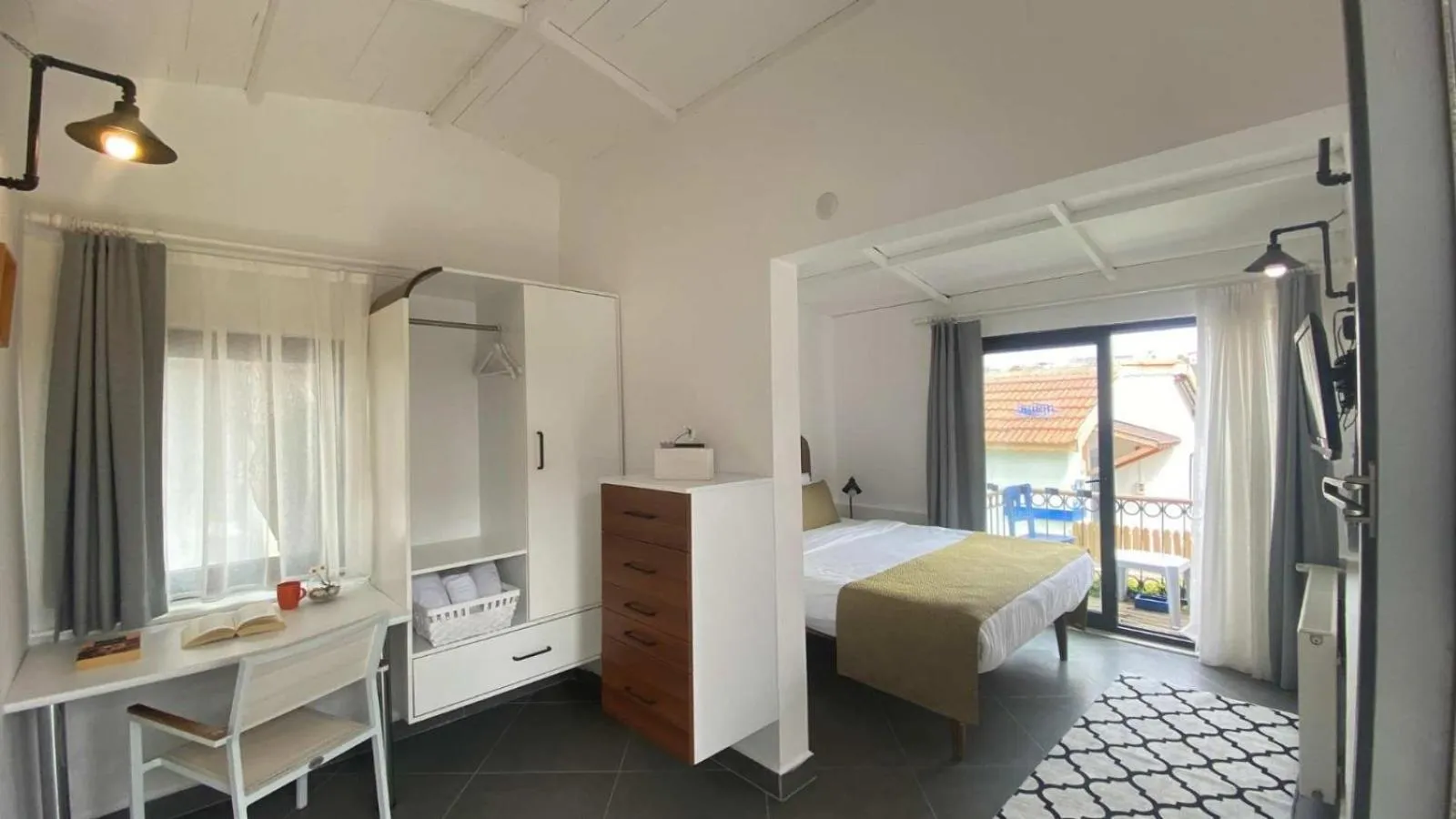 Maya Bistro Hotel & Beach