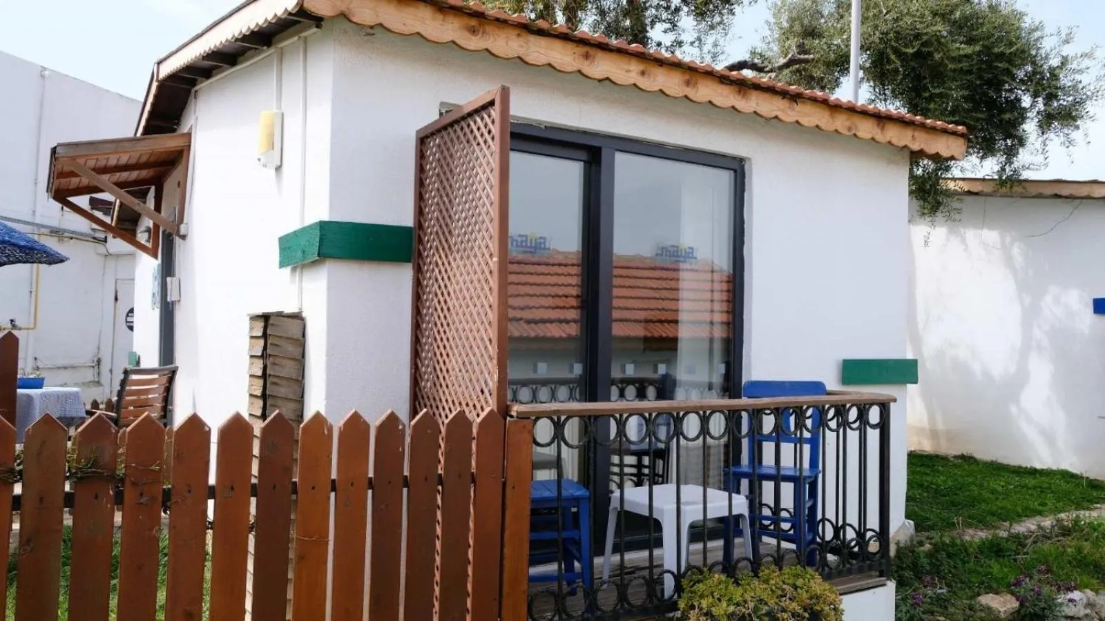 Maya Bistro Hotel & Beach