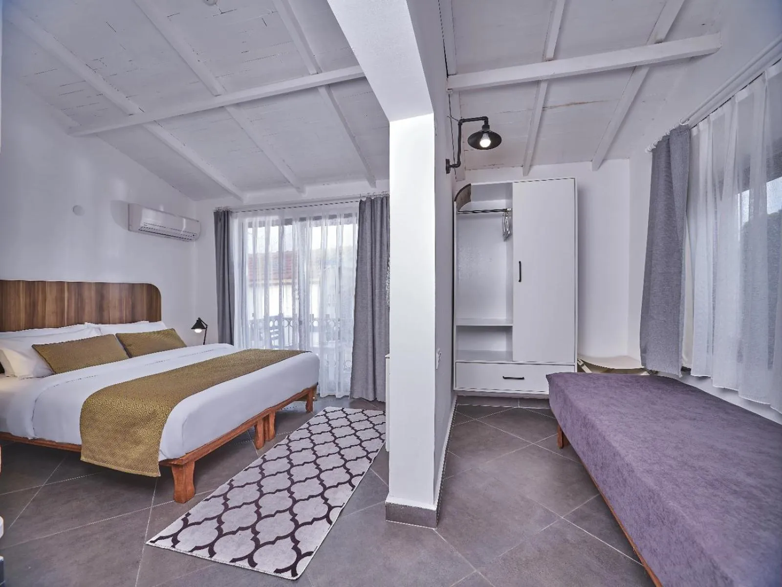 Maya Bistro Hotel & Beach