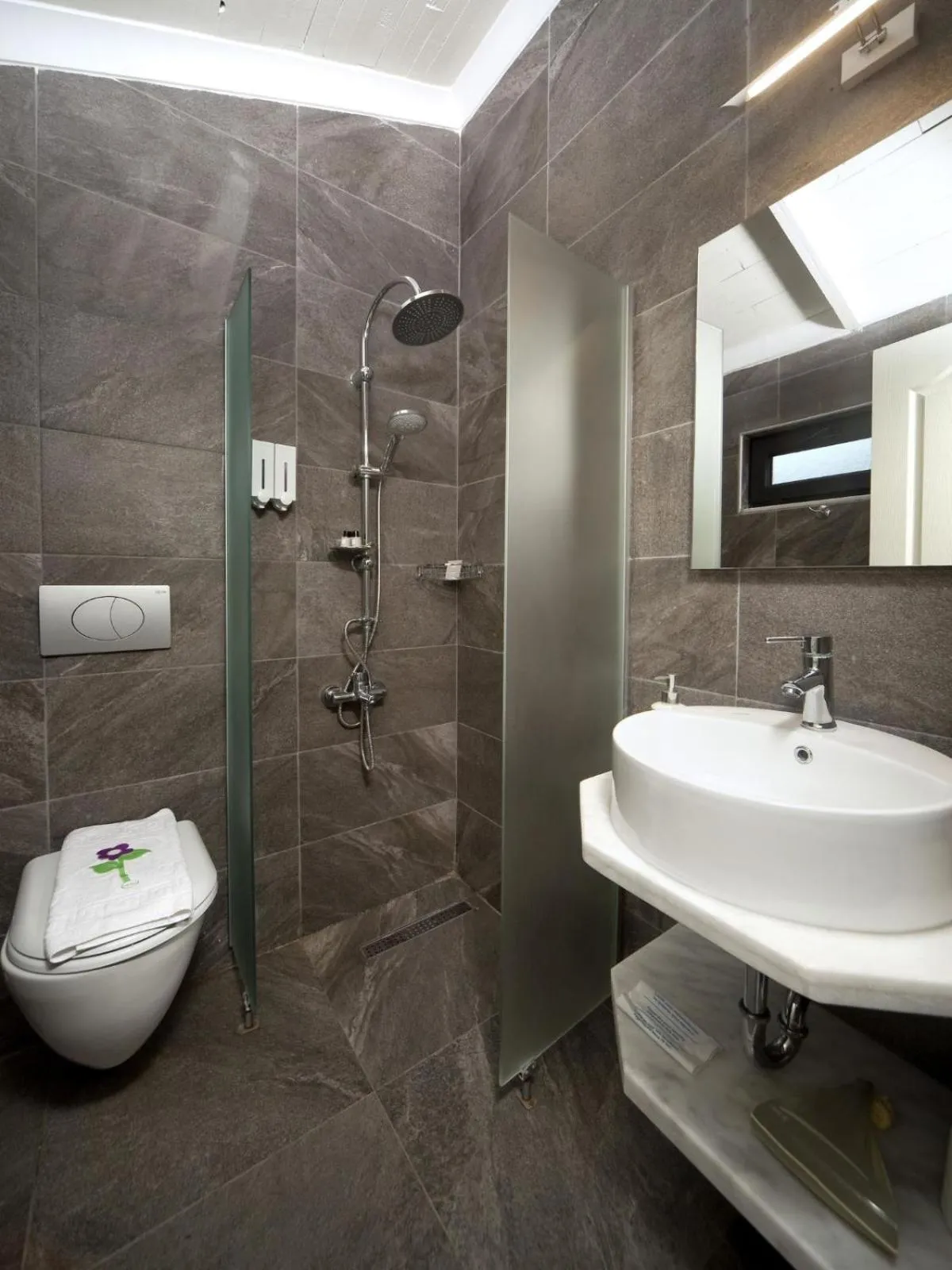 Maya Bistro Hotel & Beach