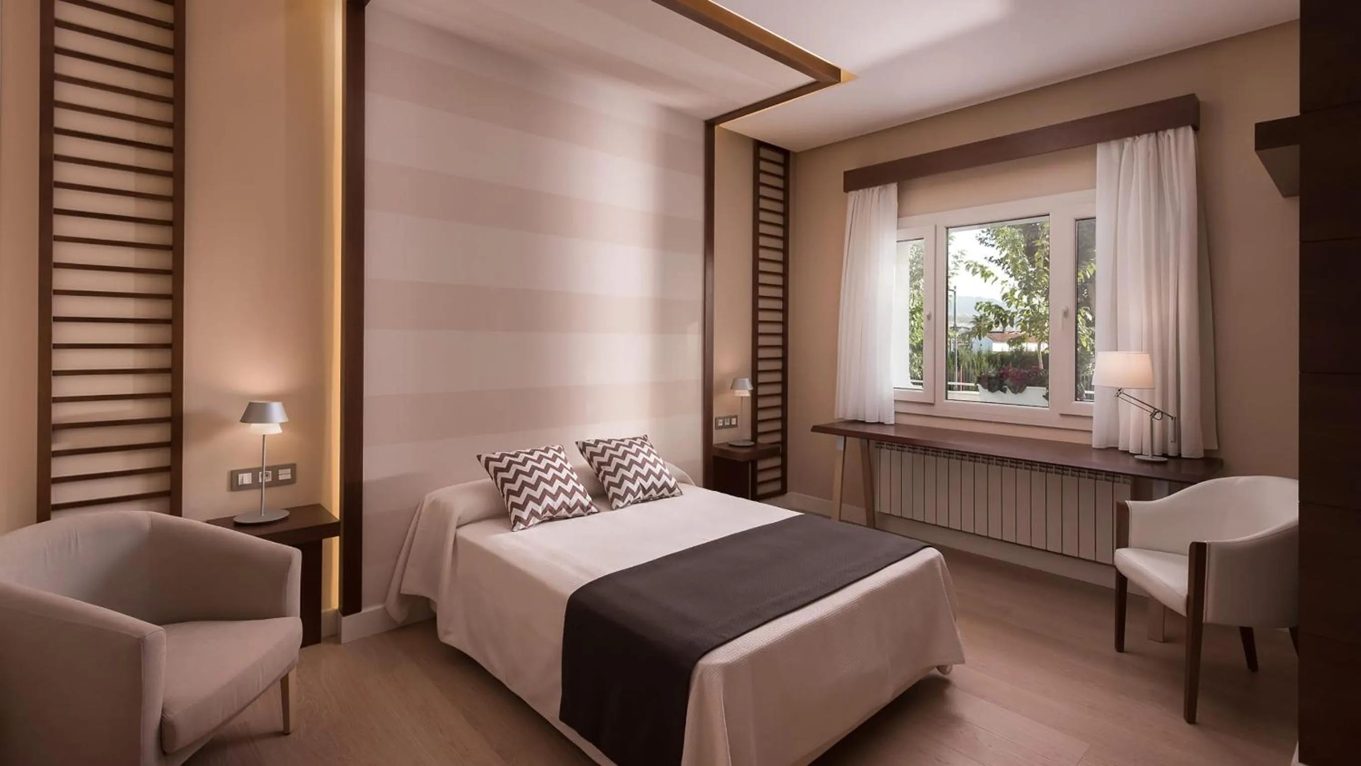 Photo of the whole room, Bed in Quinta Real Granada