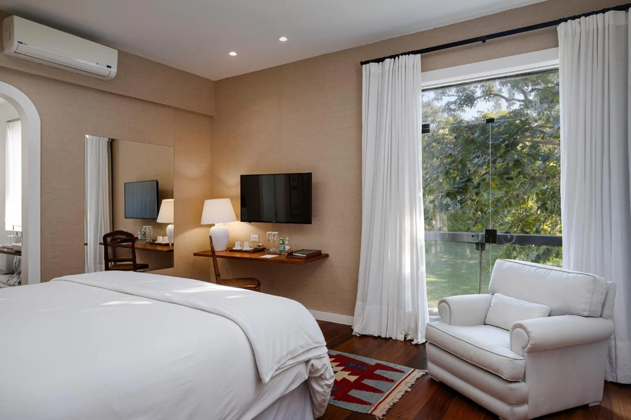 View (from property/room), Bed in Vila Santa Teresa