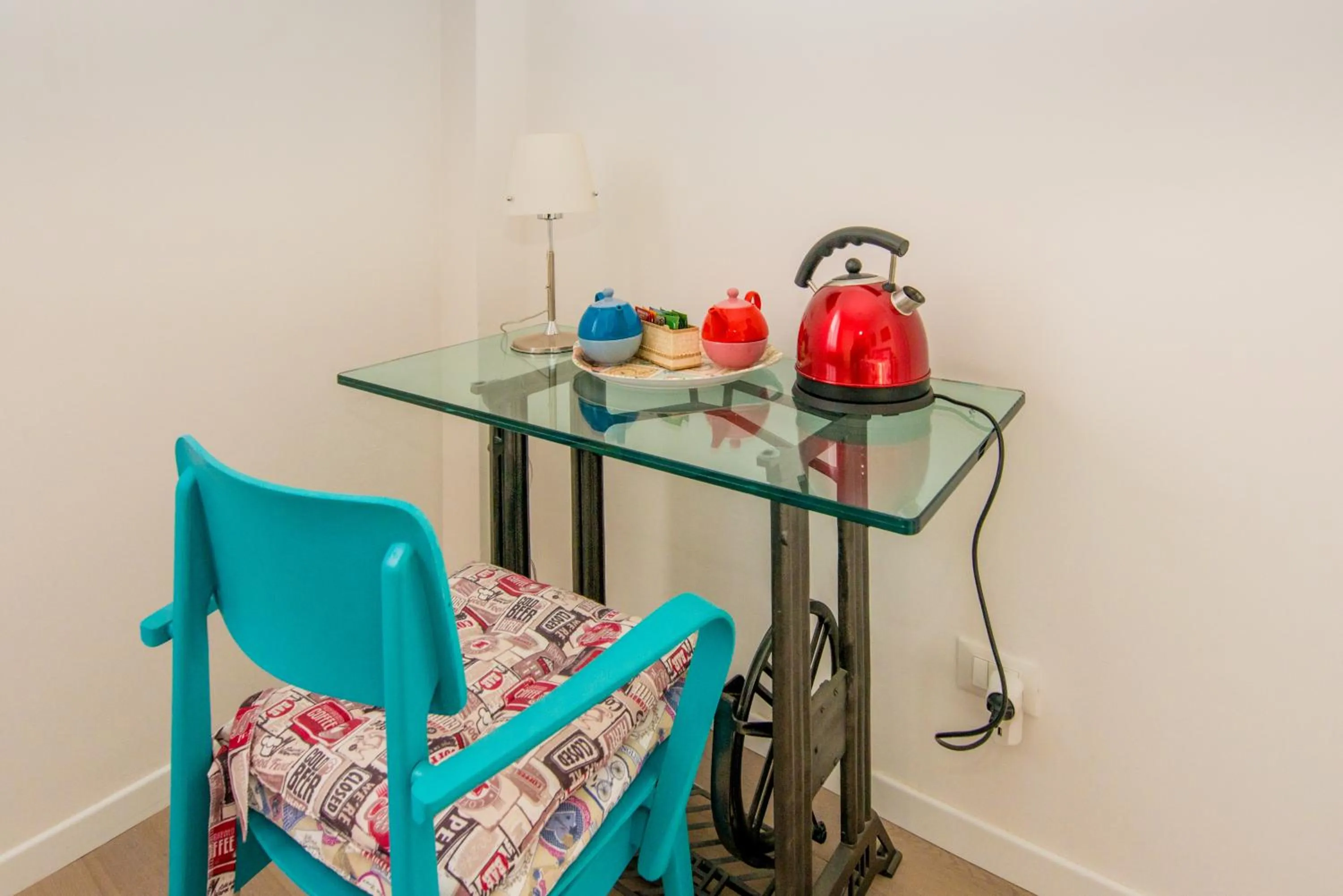 Coffee/tea facilities in Ramo Rosso di Paolo Natalini