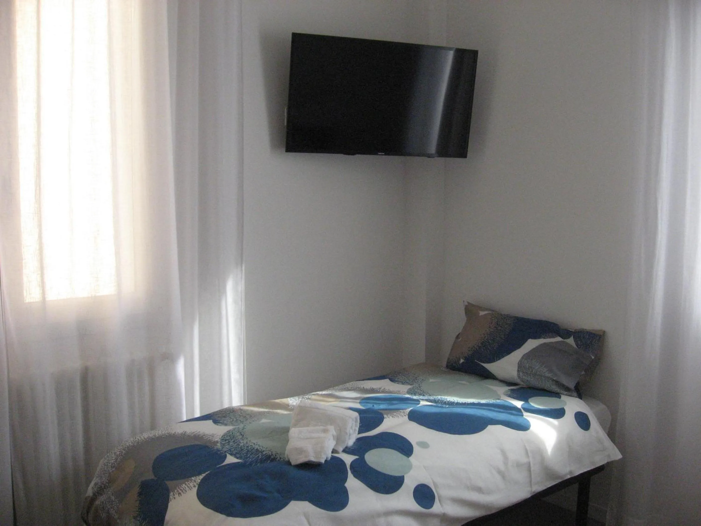 Bed in Ramo Rosso di Paolo Natalini