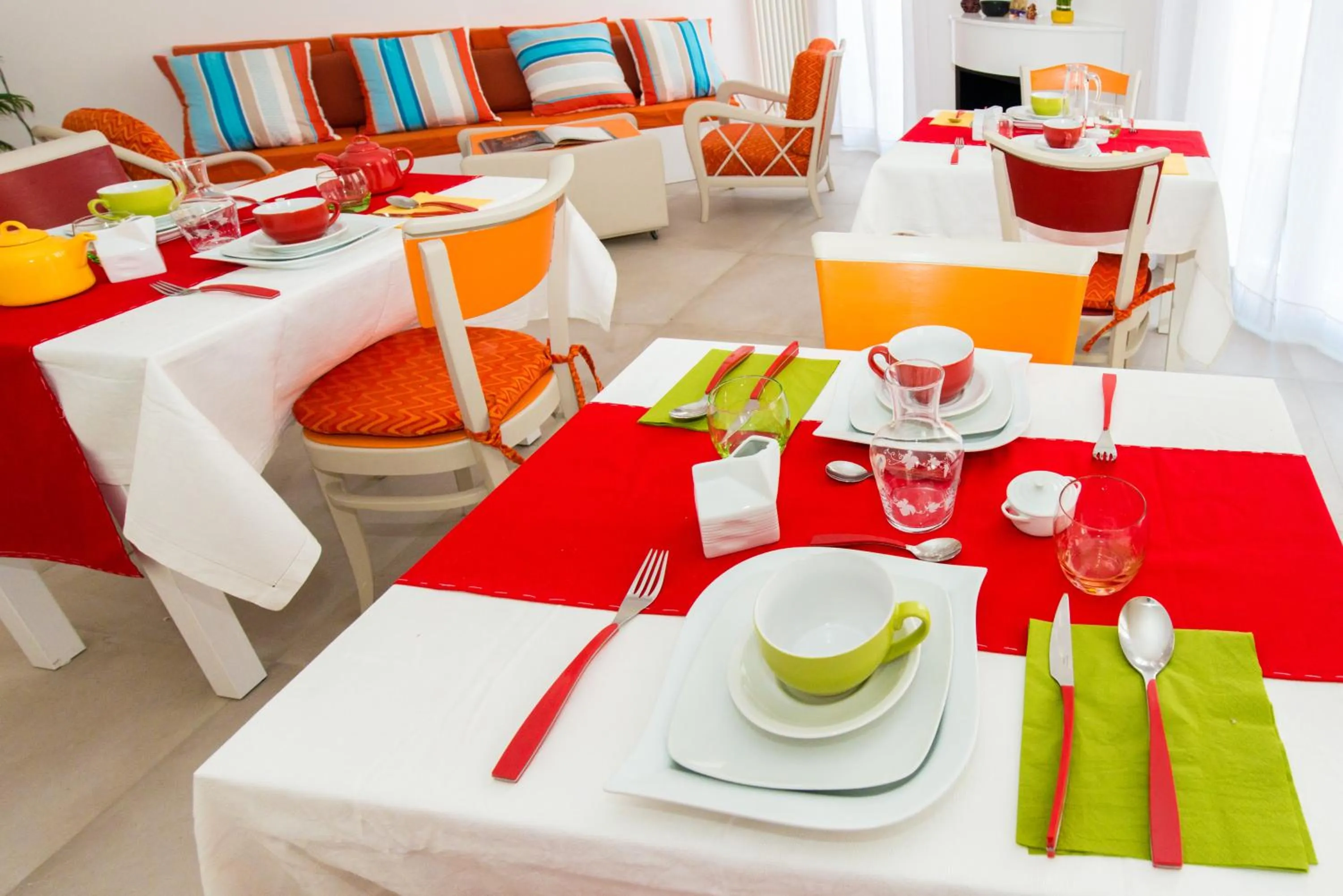 Communal lounge/ TV room in Ramo Rosso di Paolo Natalini