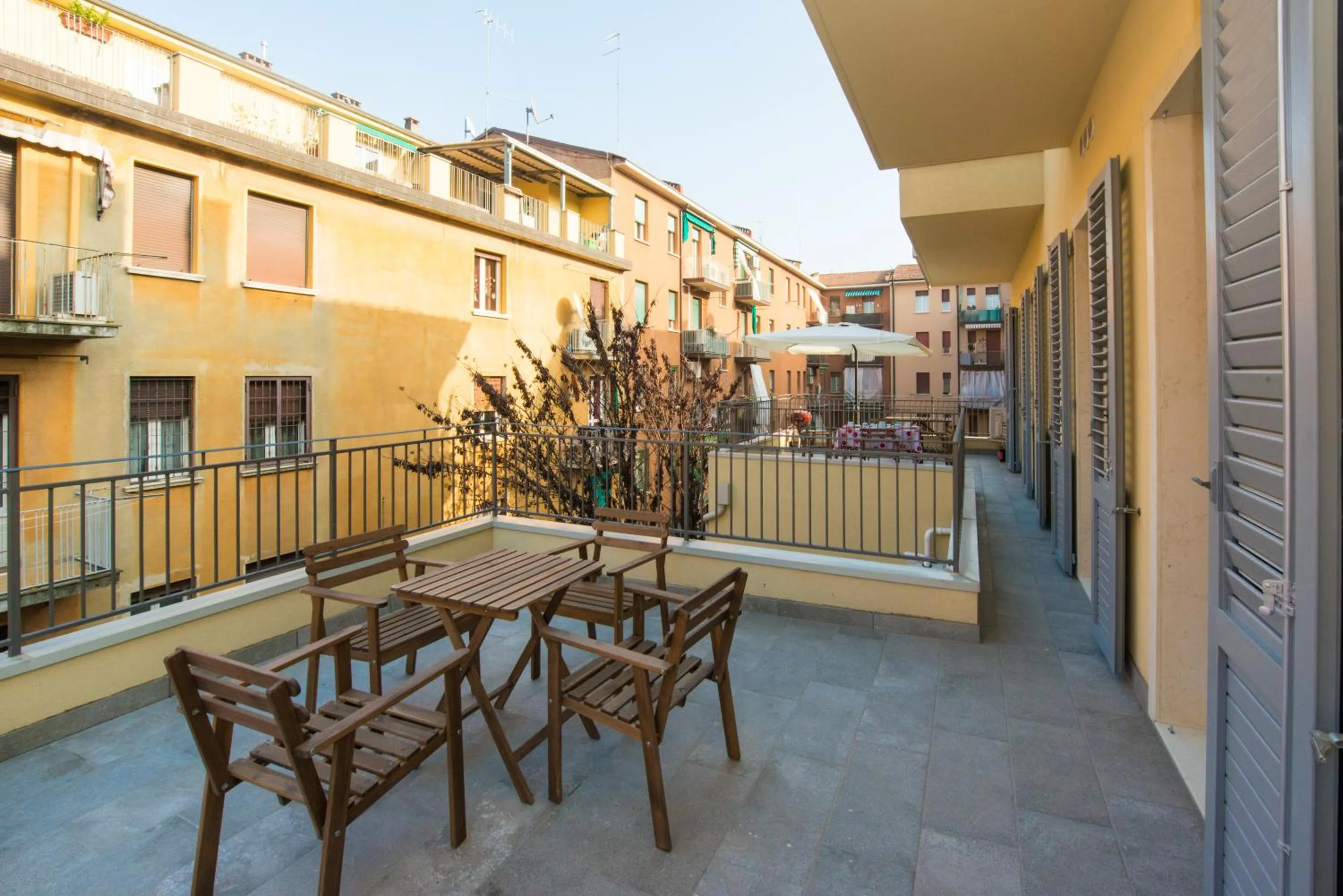Balcony/Terrace in Ramo Rosso di Paolo Natalini