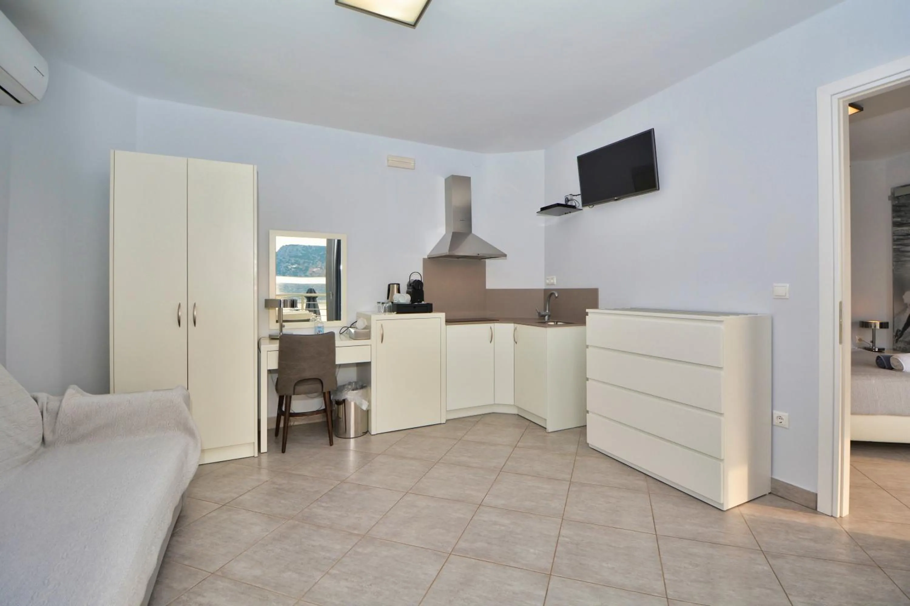 Kitchen or kitchenette in Dardiza Boutique Hotel