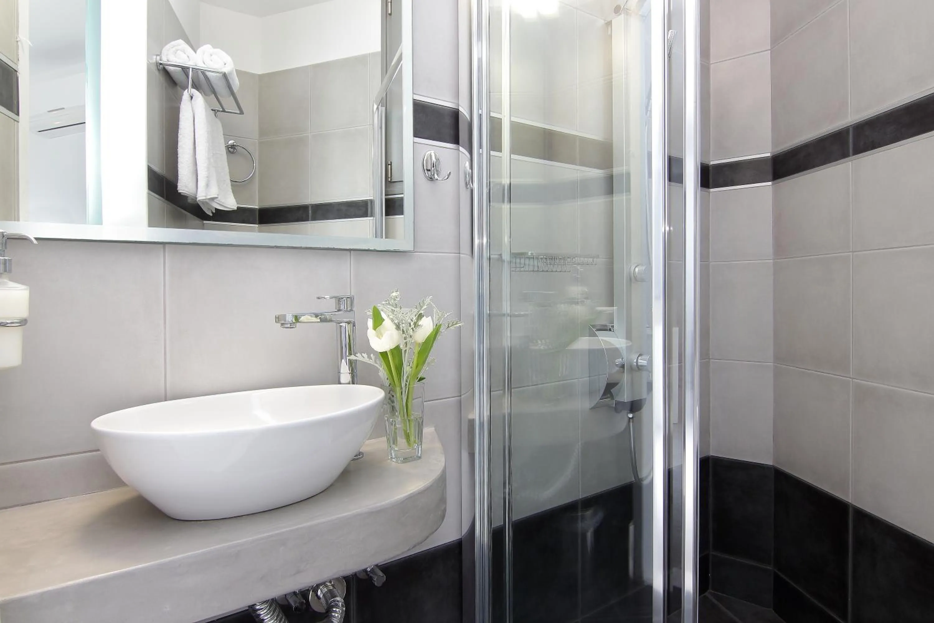 Shower in Dardiza Boutique Hotel