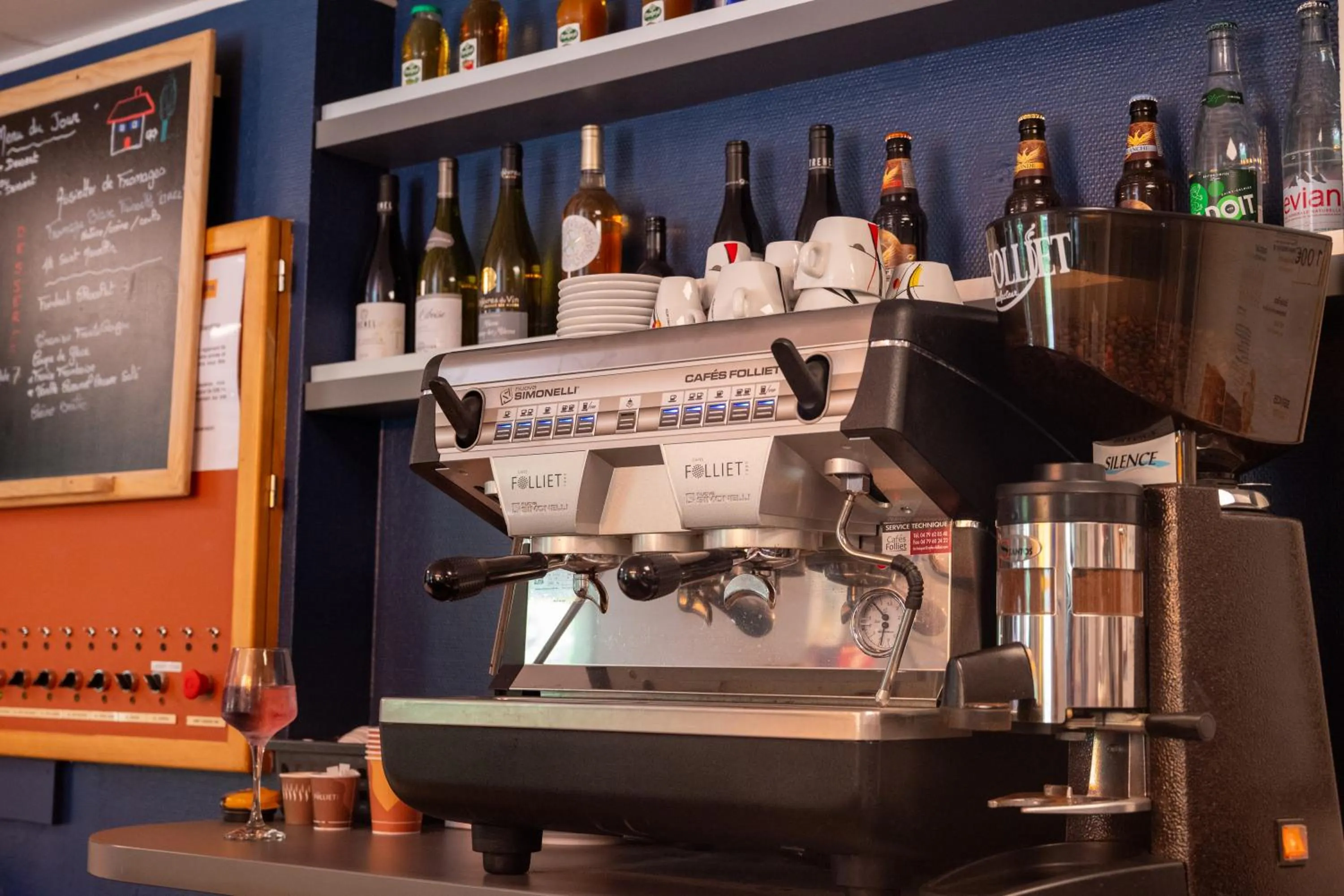 Lounge or bar in Initial by Balladins Lyon Villefranche-sur-Saône