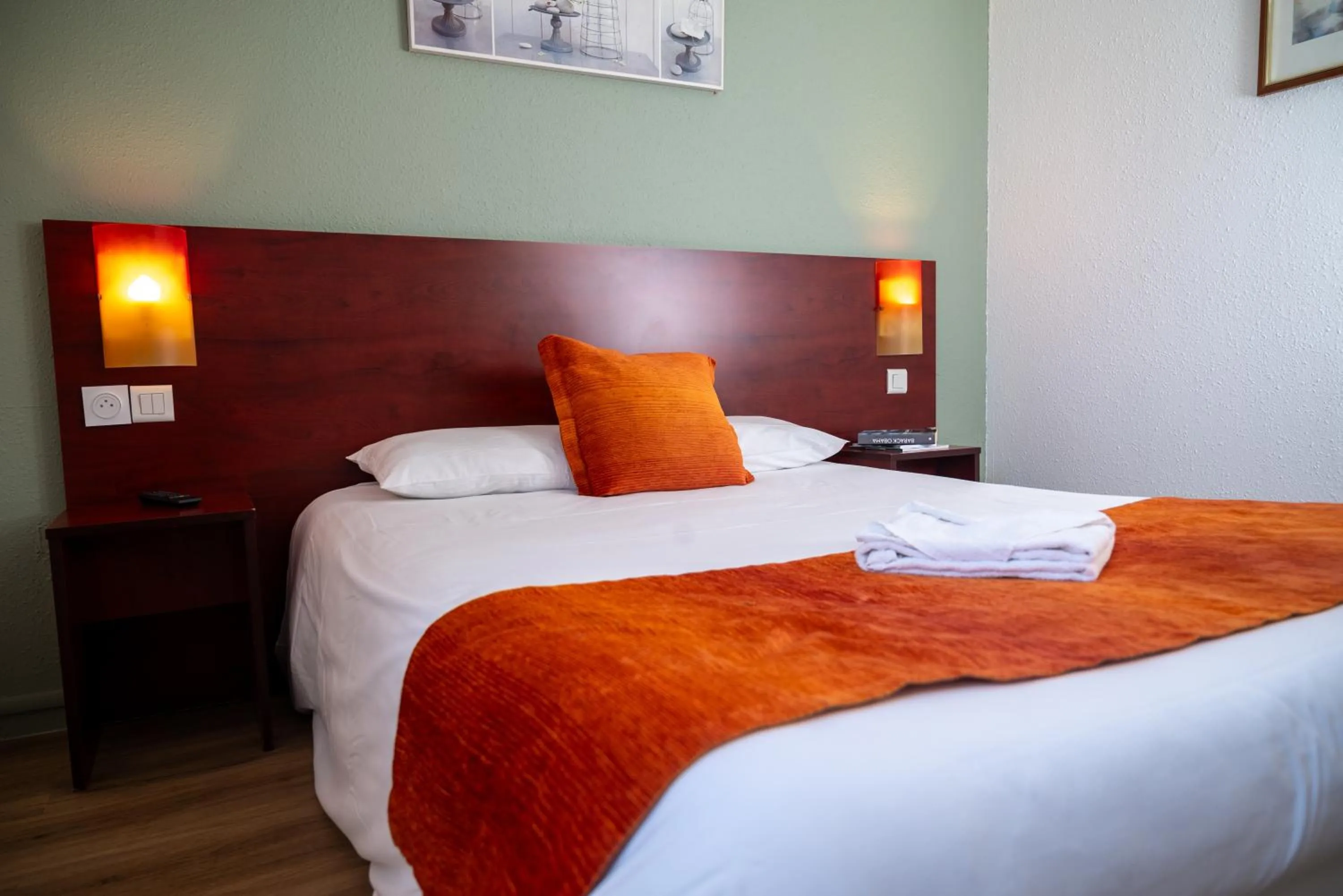 View (from property/room), Bed in Initial by Balladins Lyon Villefranche-sur-Saône