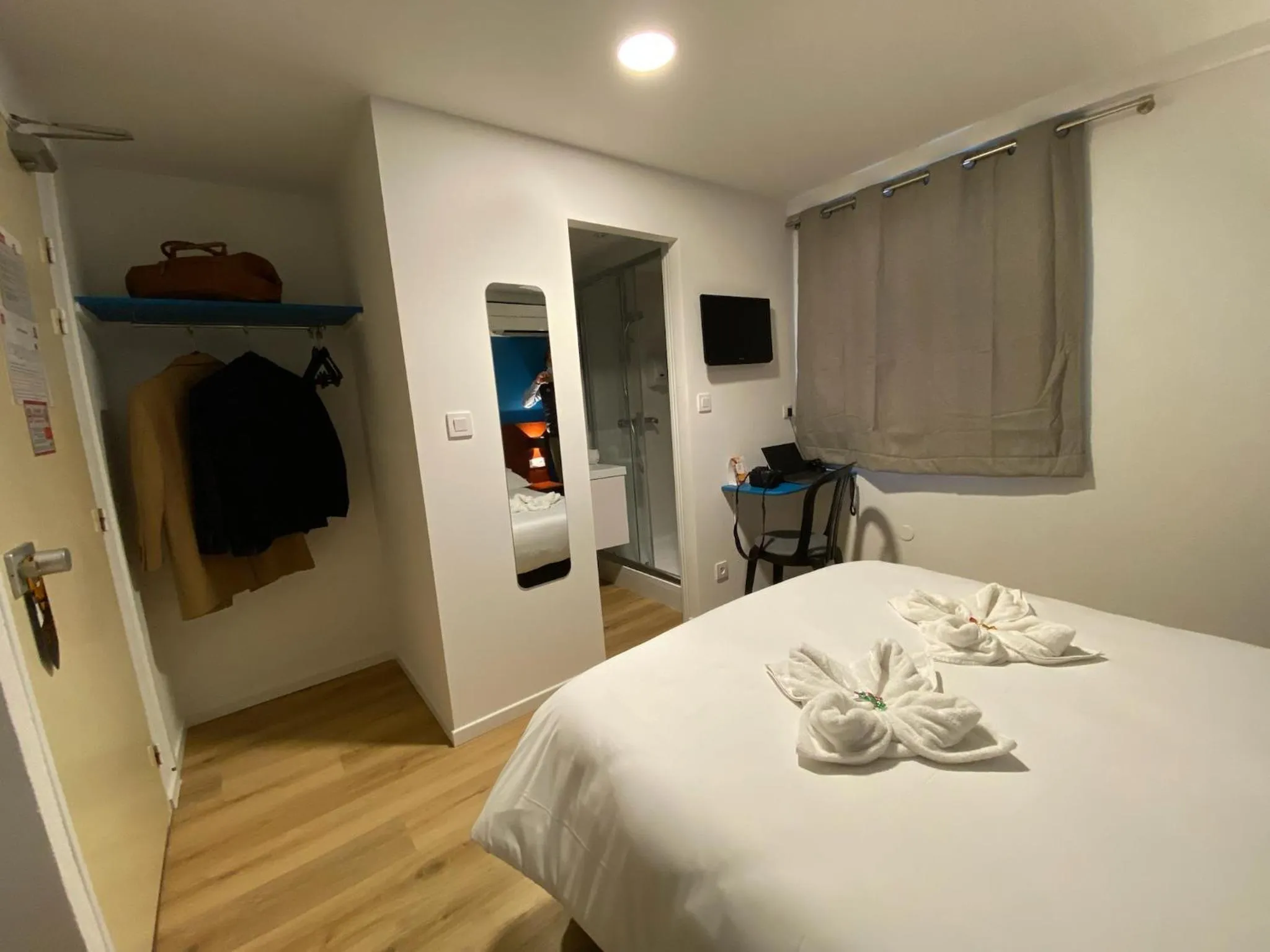 Night, Bed in Initial by Balladins Lyon Villefranche-sur-Saône