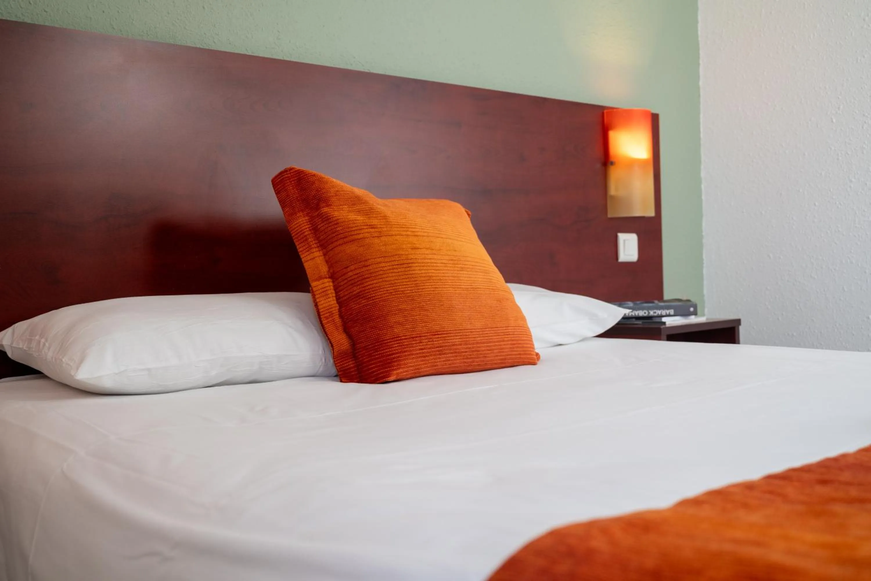 Bedroom, Bed in Initial by Balladins Lyon Villefranche-sur-Saône