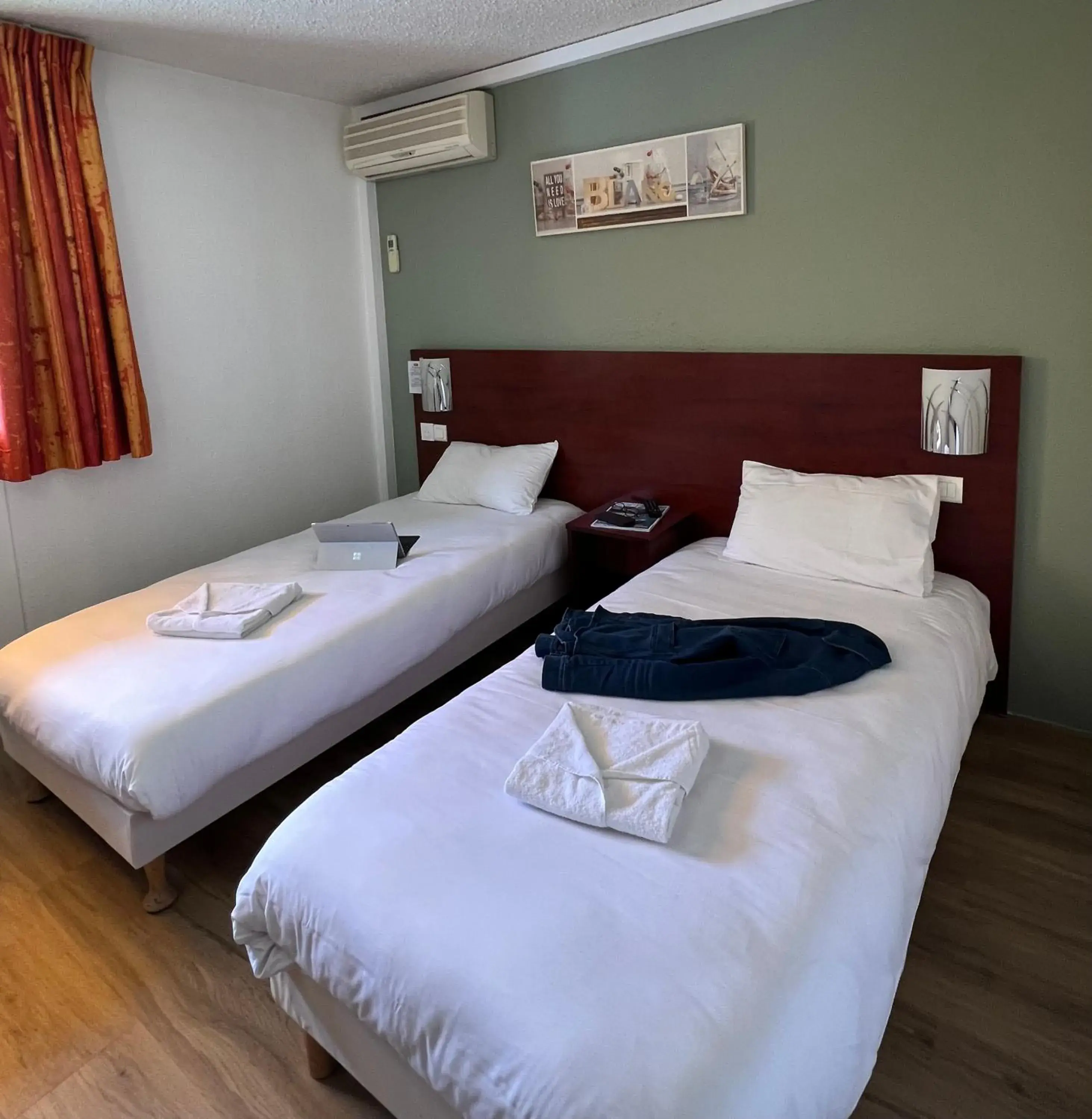 Twin Room in Initial by Balladins Lyon Villefranche-sur-Saône Twin Room in Initial by Balladins Lyon Villefranche-sur-Saône