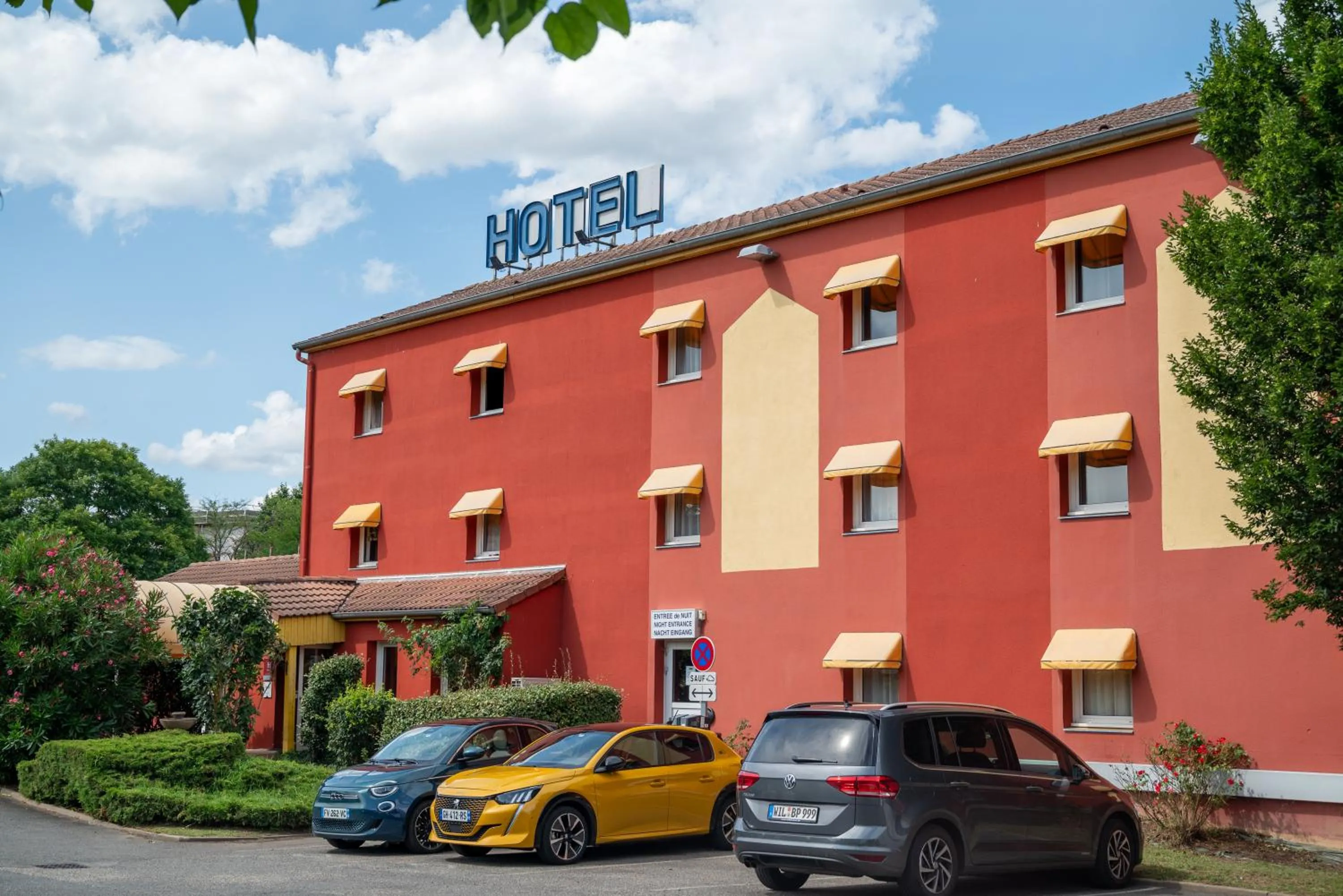 Property building in Initial by Balladins Lyon Villefranche-sur-Saône