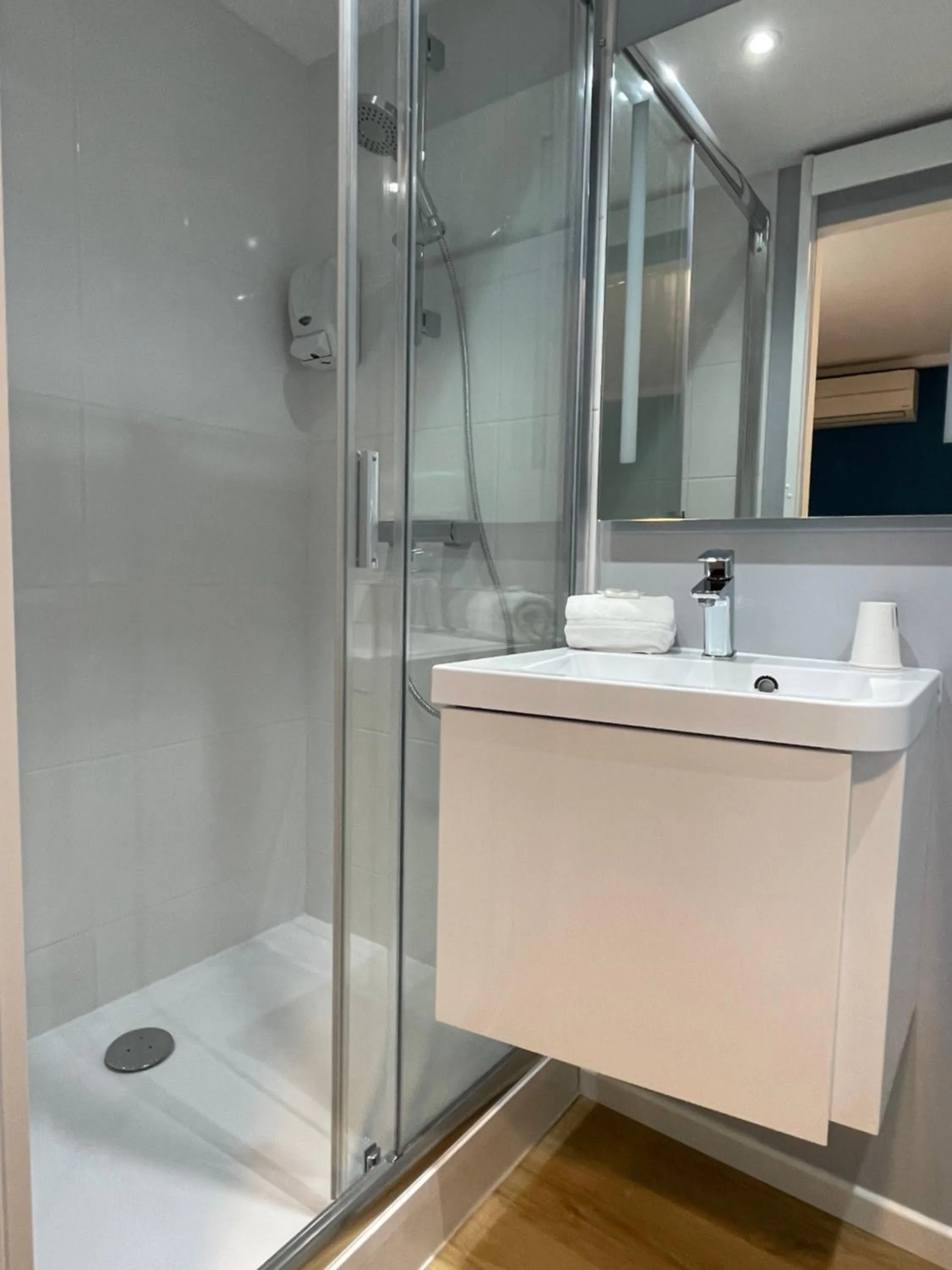 Shower in Initial by Balladins Lyon Villefranche-sur-Saône