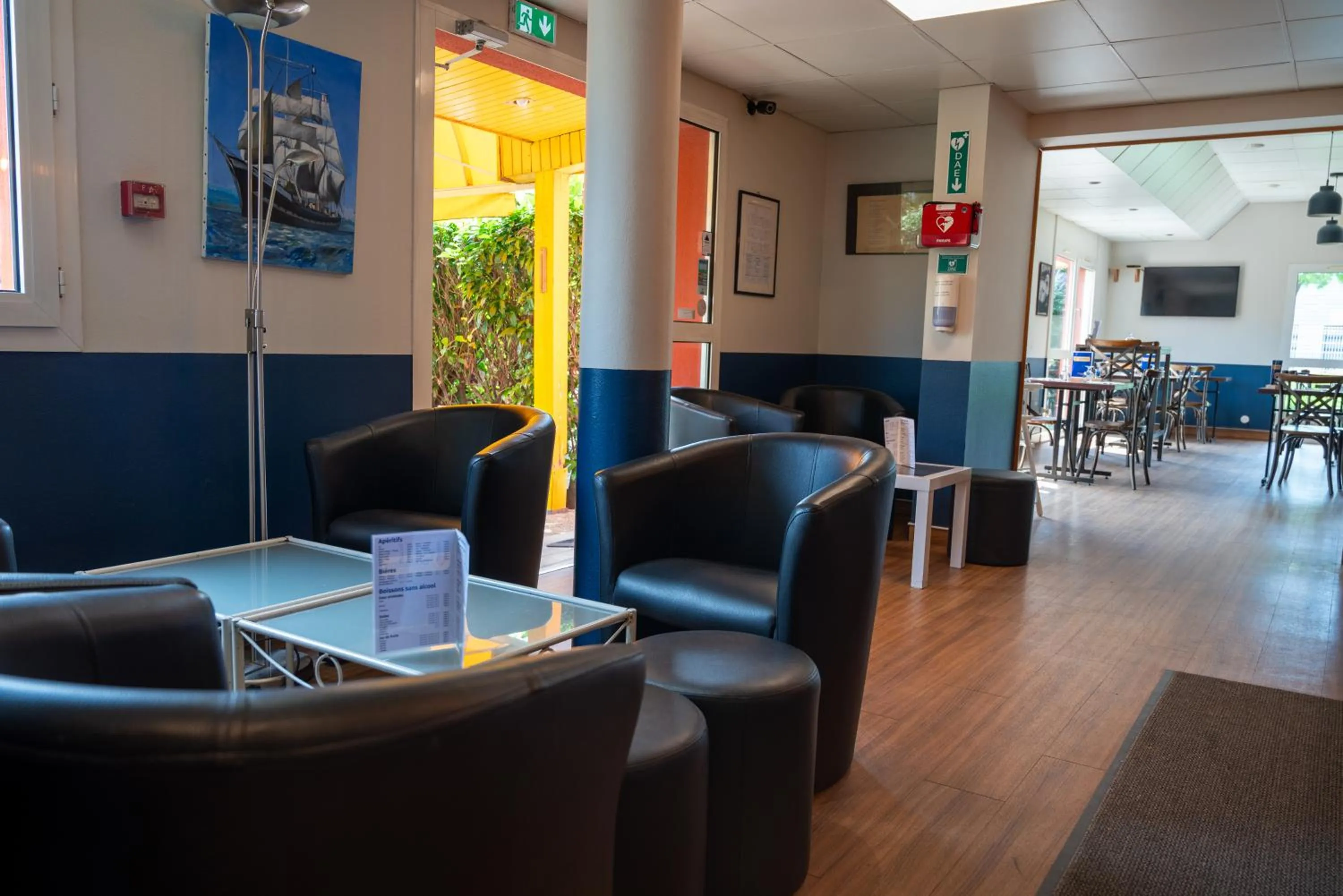 Lobby or reception in Initial by Balladins Lyon Villefranche-sur-Saône