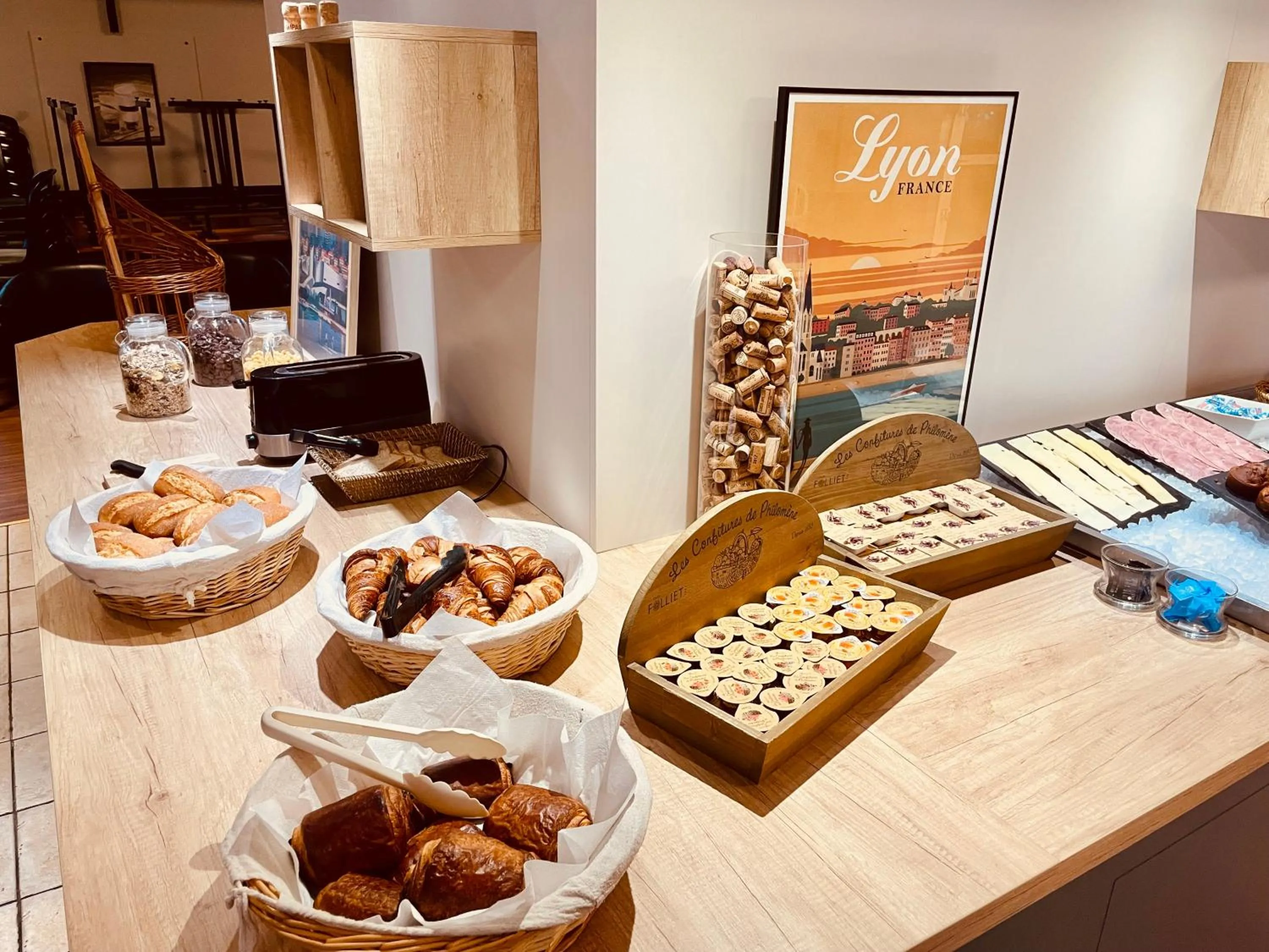 Breakfast in Initial by Balladins Lyon Villefranche-sur-Saône