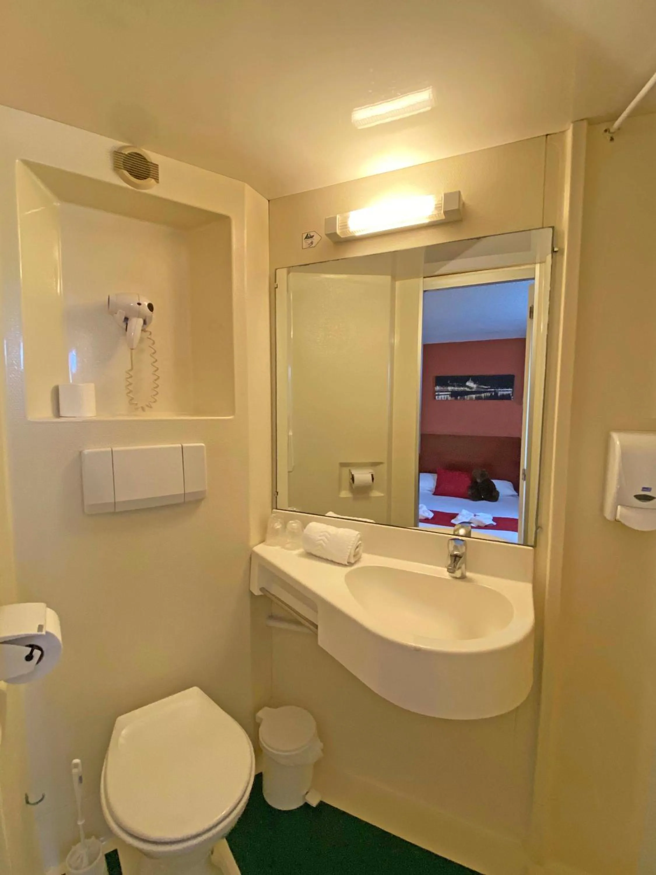 Bathroom in Initial by Balladins Lyon Villefranche-sur-Saône