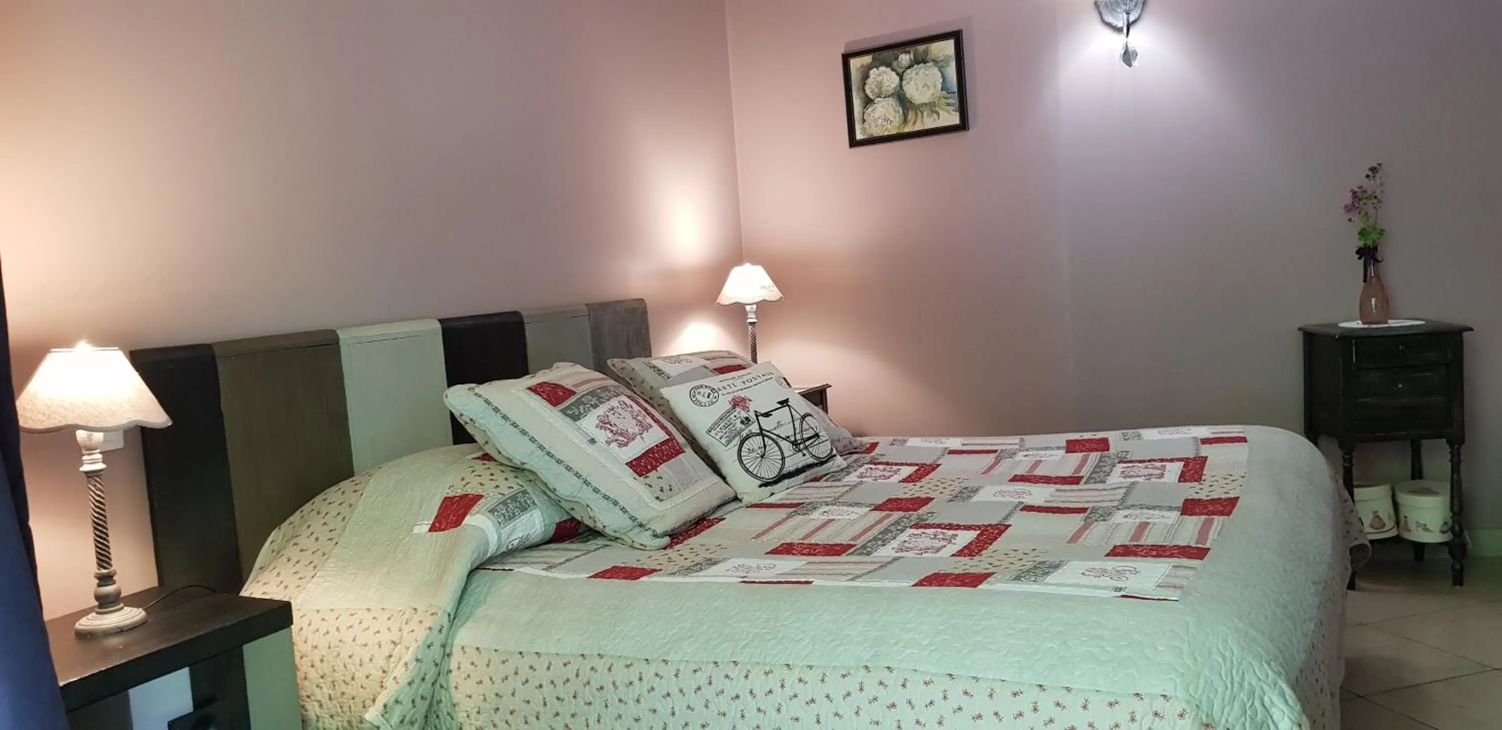 Decorative detail, Bed in Le jardin de Saint Jean