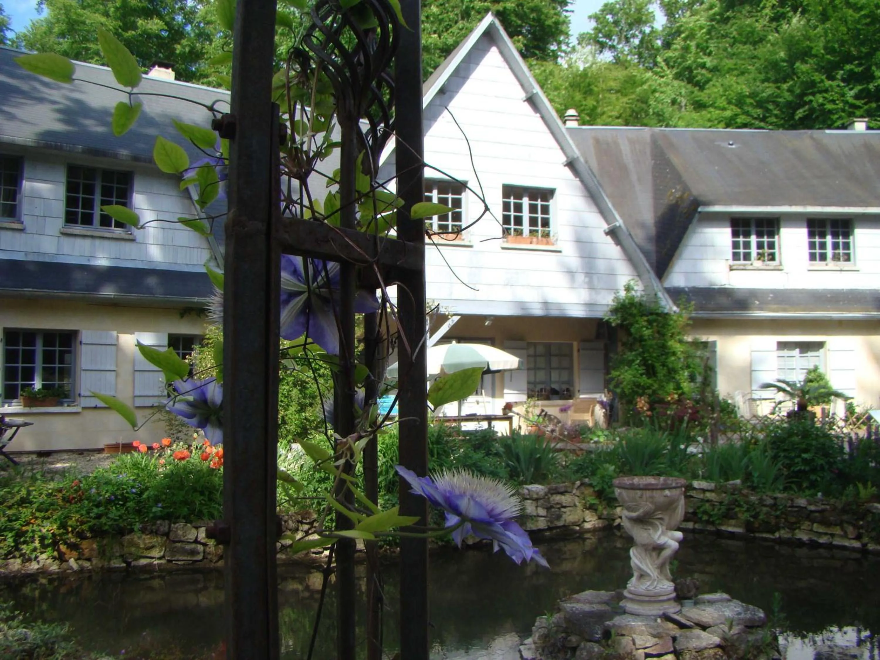 River view in Le jardin de Saint Jean