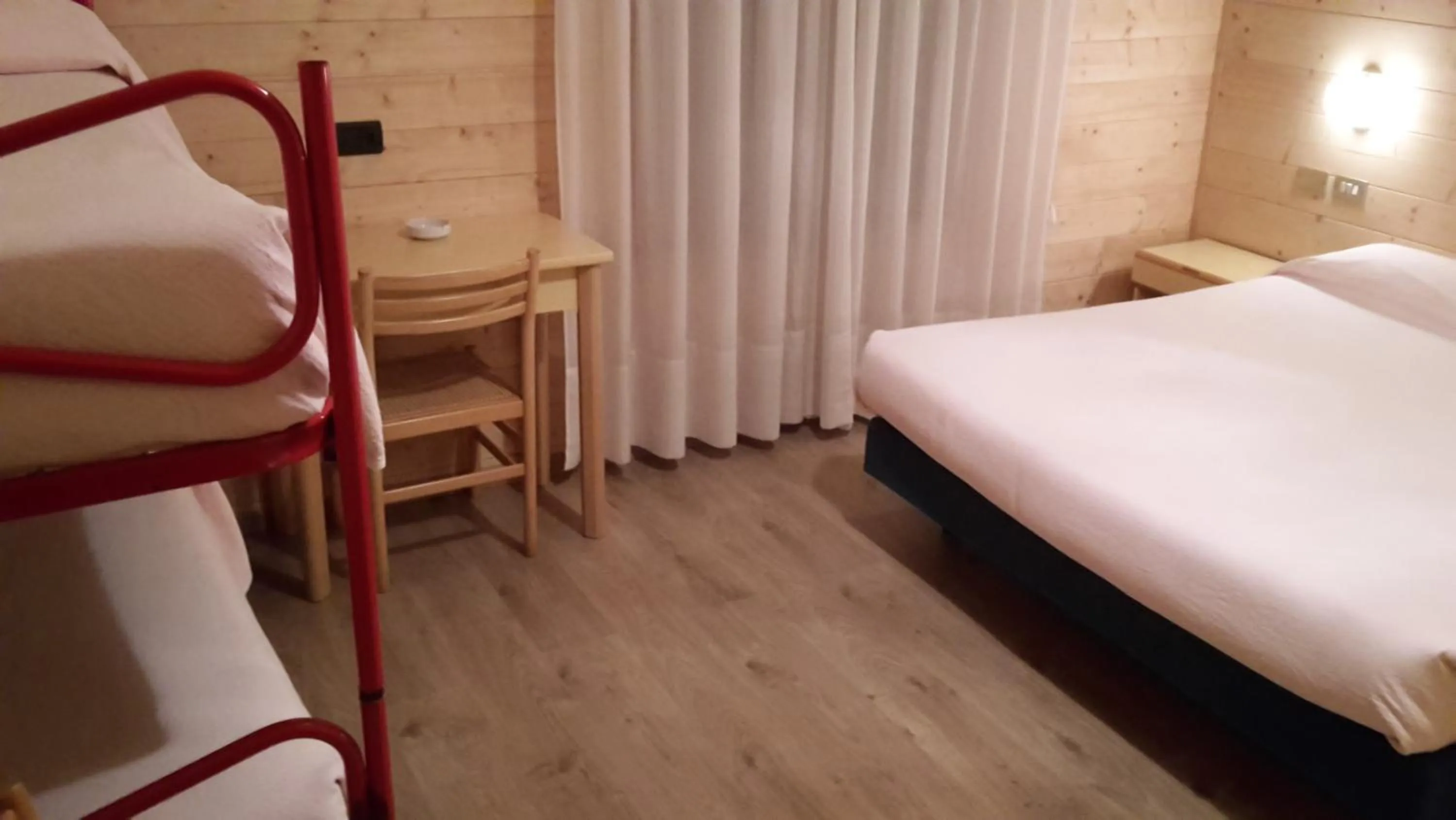 Bedroom, Bed in Hotel Mignon