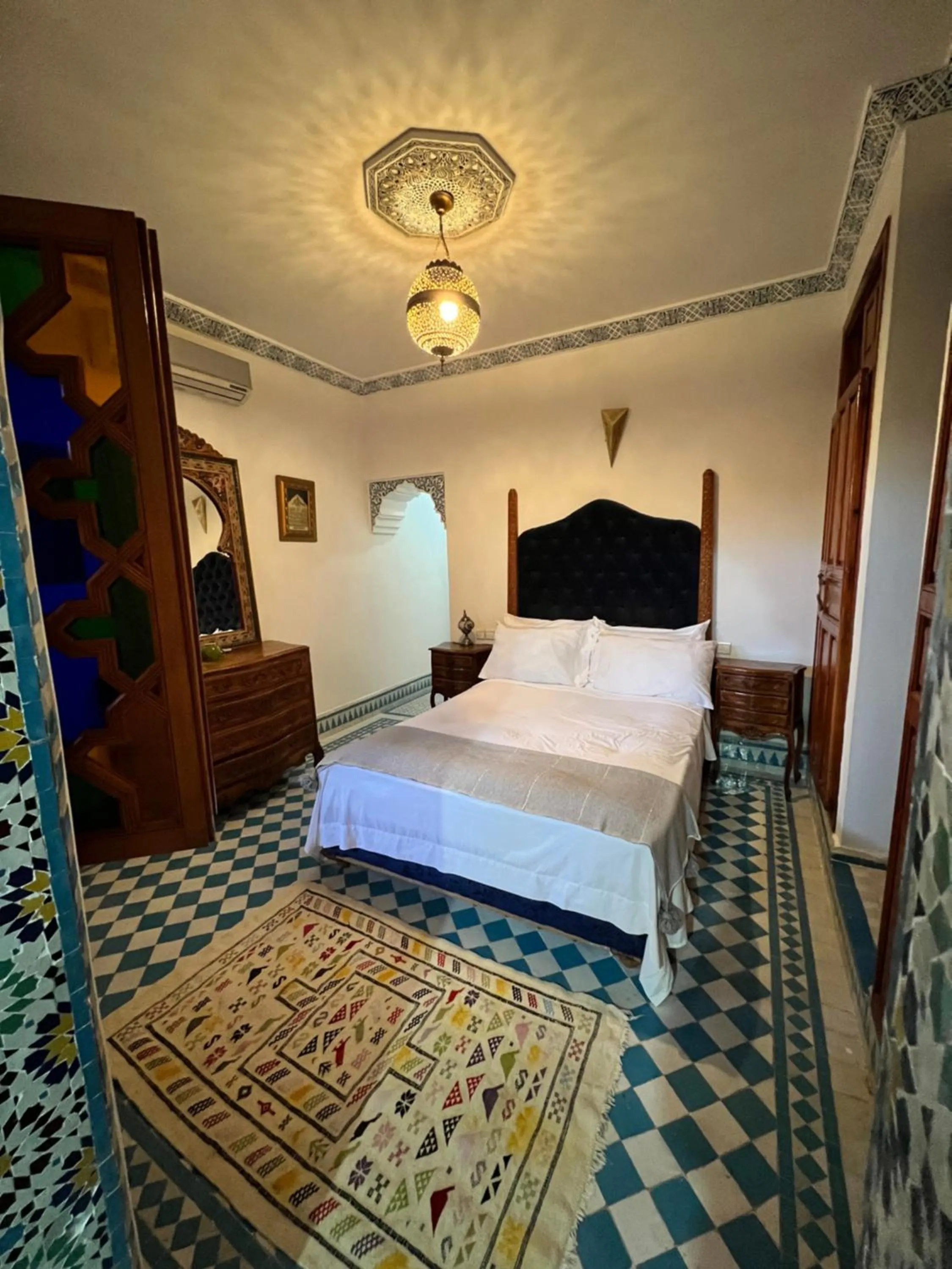 Bed in Fès Riad Scalia Traditional Guesthouse Morocco