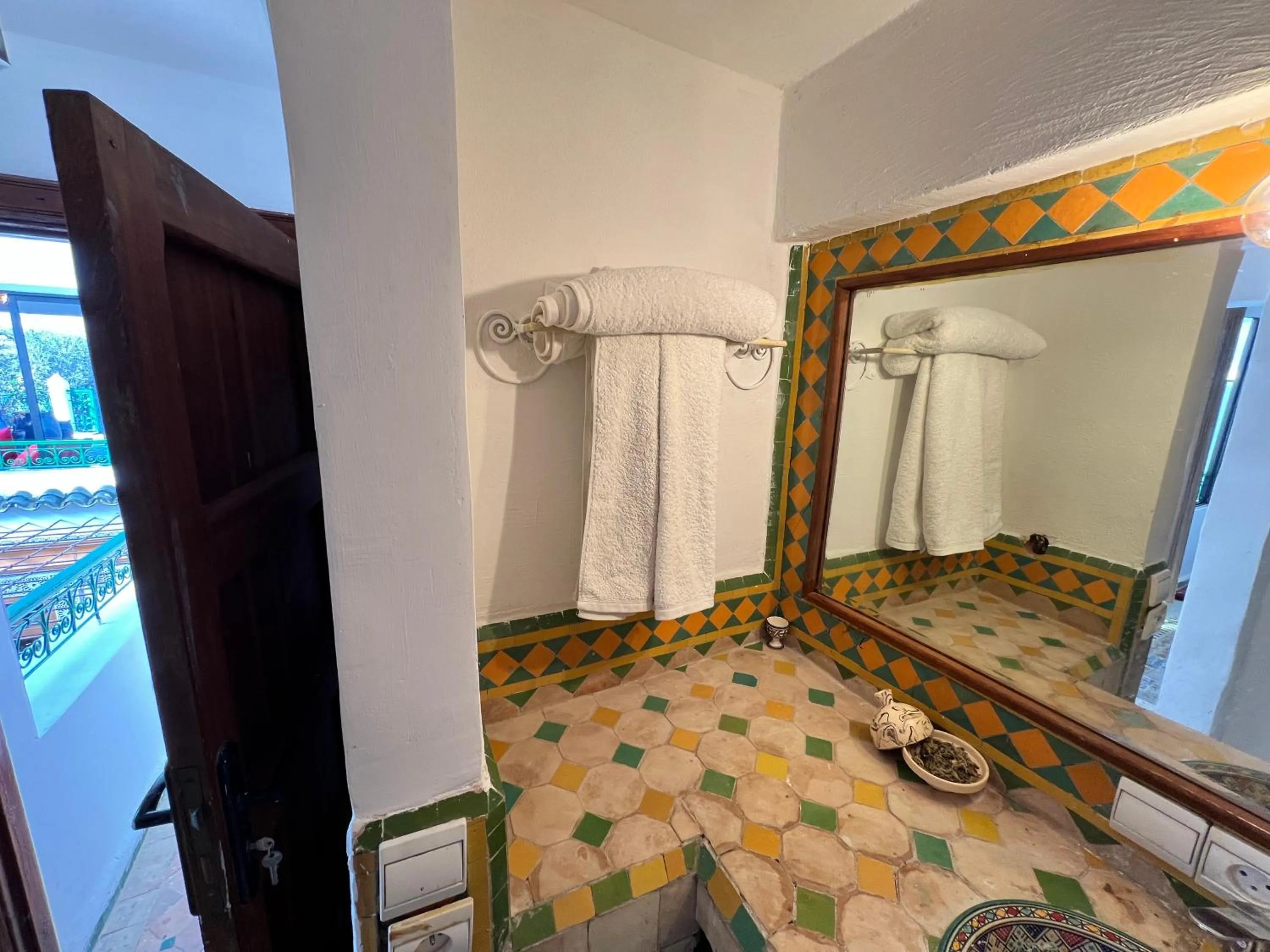 Bed in Fès Riad Scalia Traditional Guesthouse Morocco