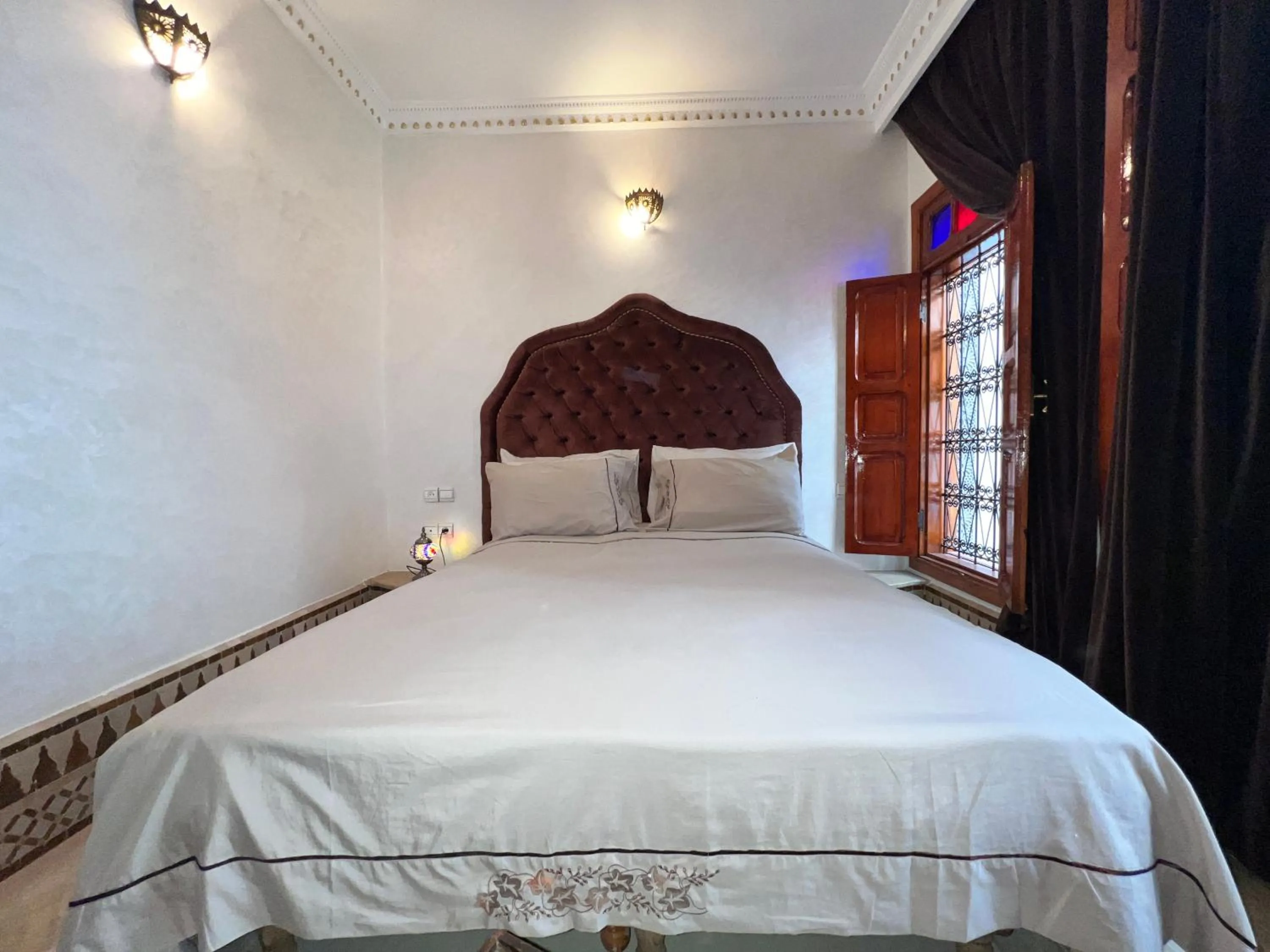 Bed in Fès Riad Scalia Traditional Guesthouse Morocco