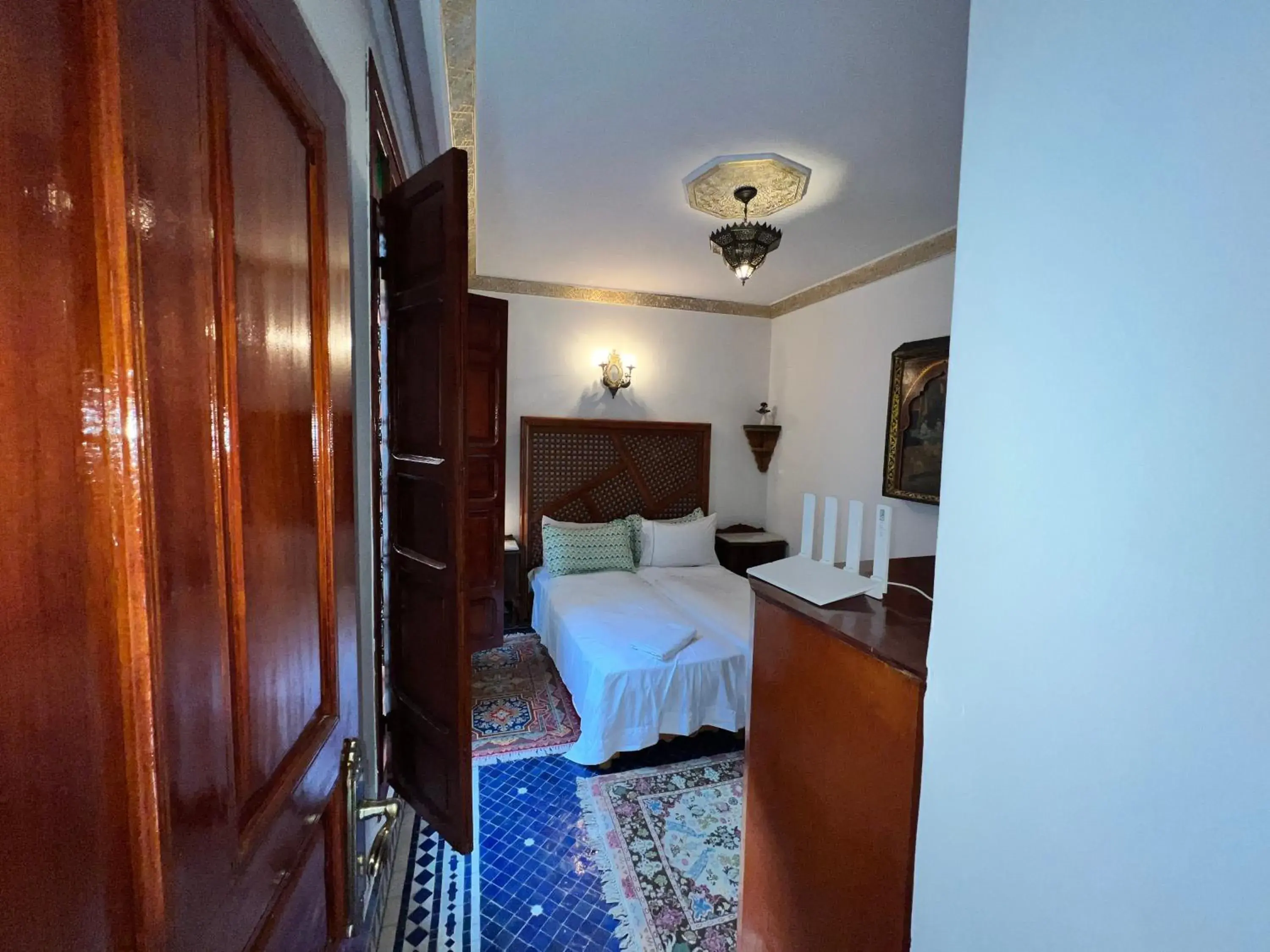 Deluxe Double Room with Bath in Fès Riad Scalia Traditional Guesthouse Morocco Deluxe Double Room with Bath in Fès Riad Scalia Traditional Guesthouse Morocco