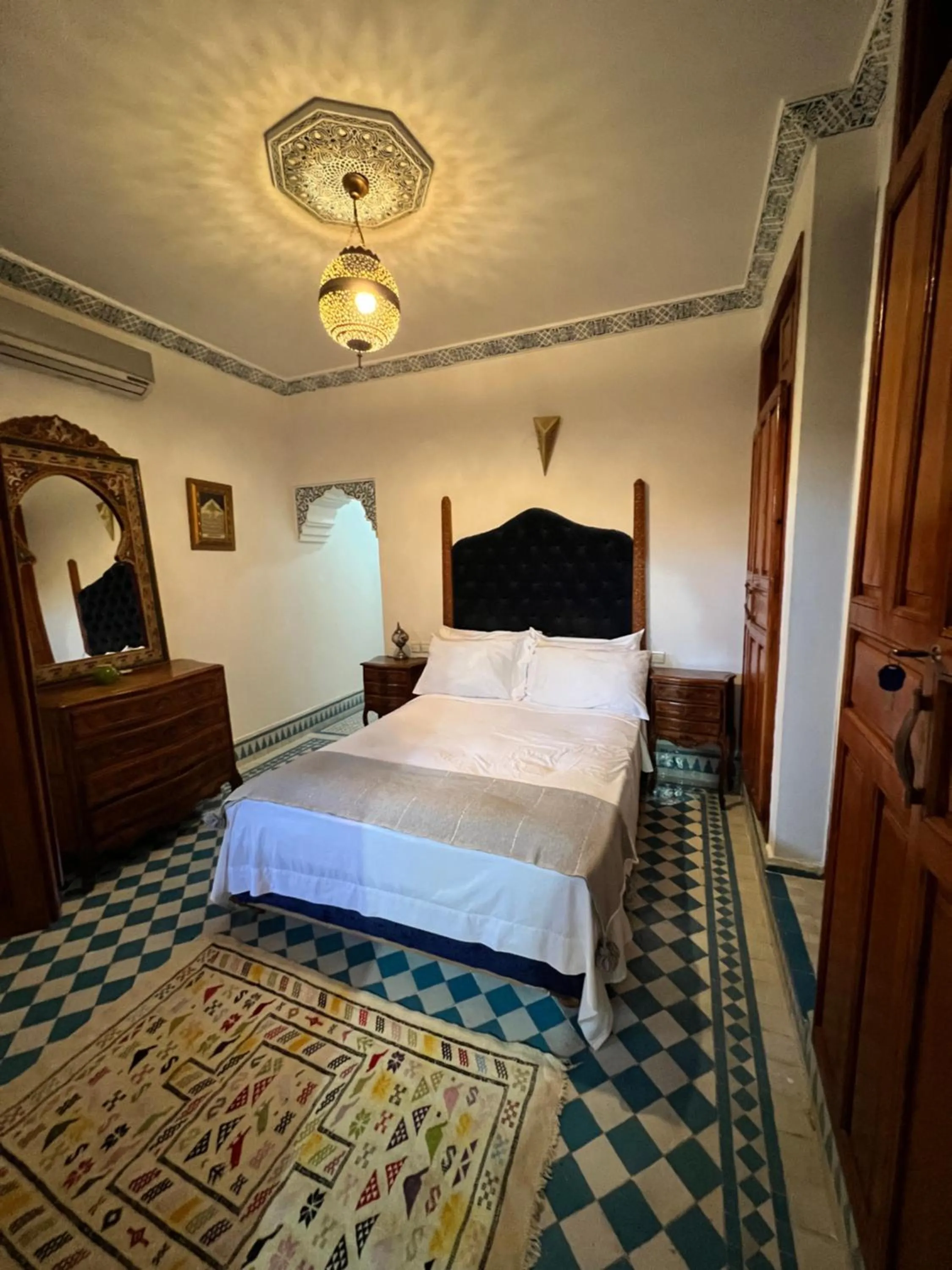 Bed in Fès Riad Scalia Traditional Guesthouse Morocco