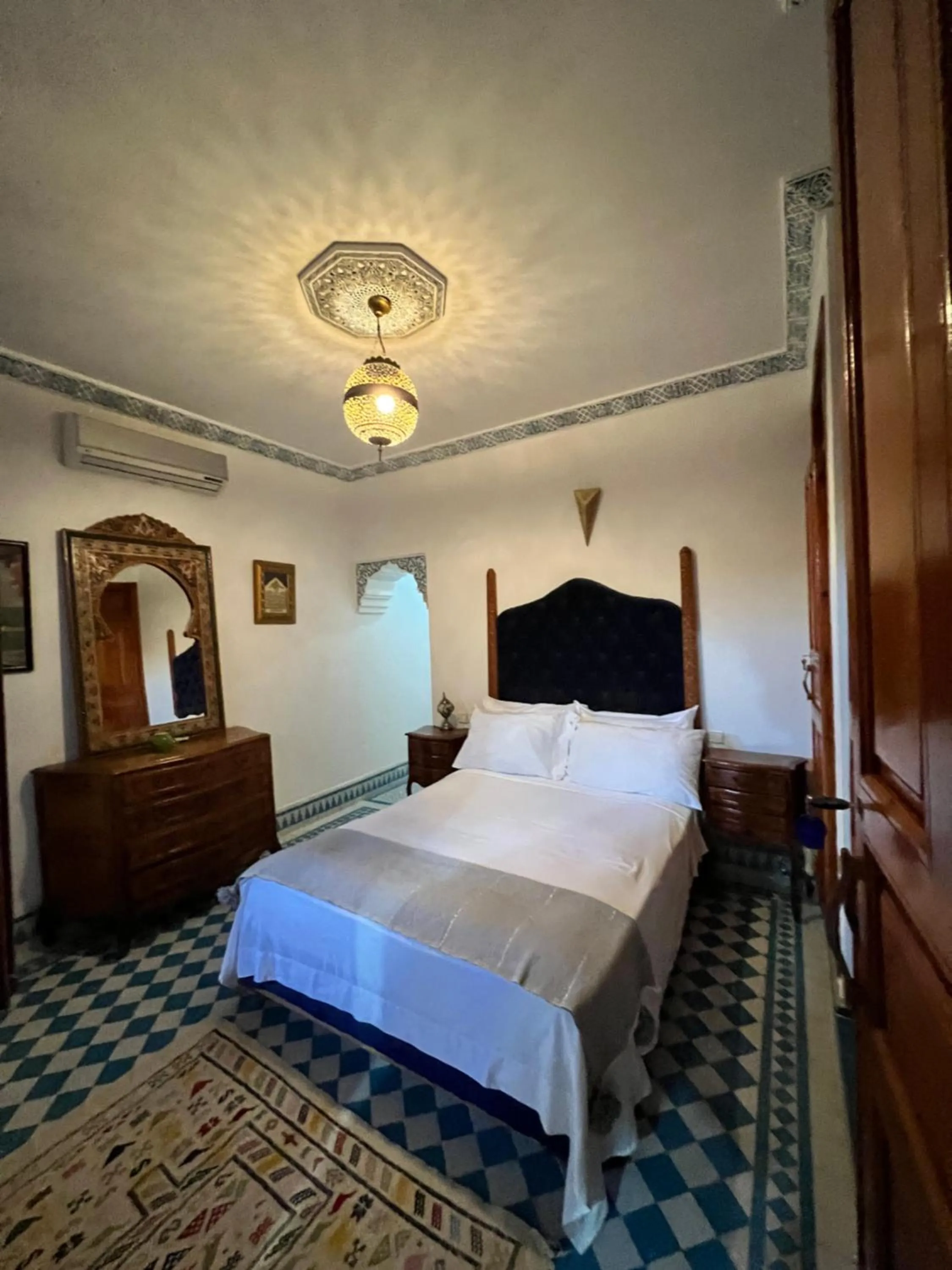 Bed in Fès Riad Scalia Traditional Guesthouse Morocco