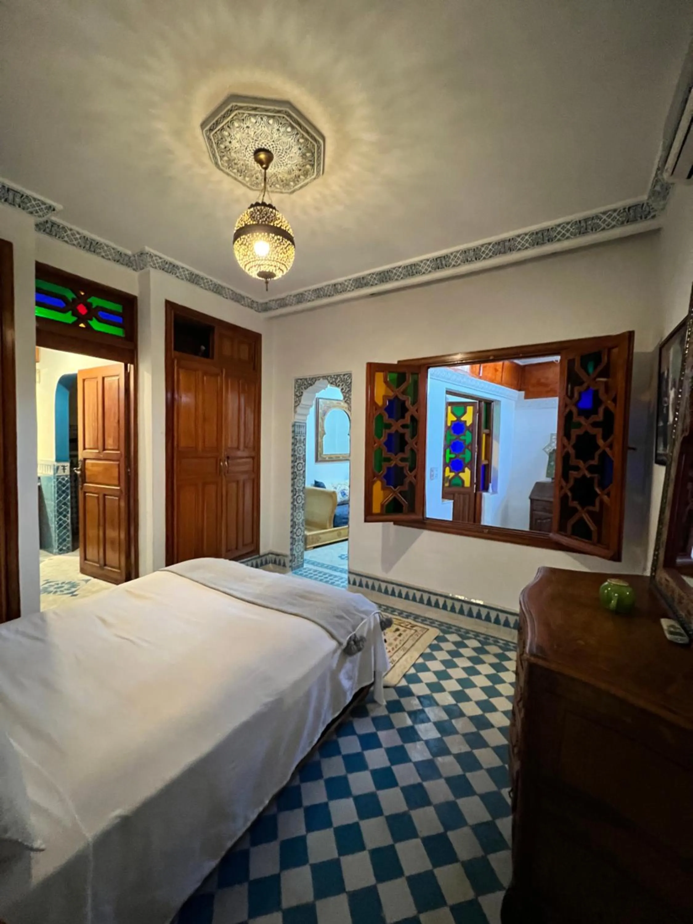 Bed in Fès Riad Scalia Traditional Guesthouse Morocco