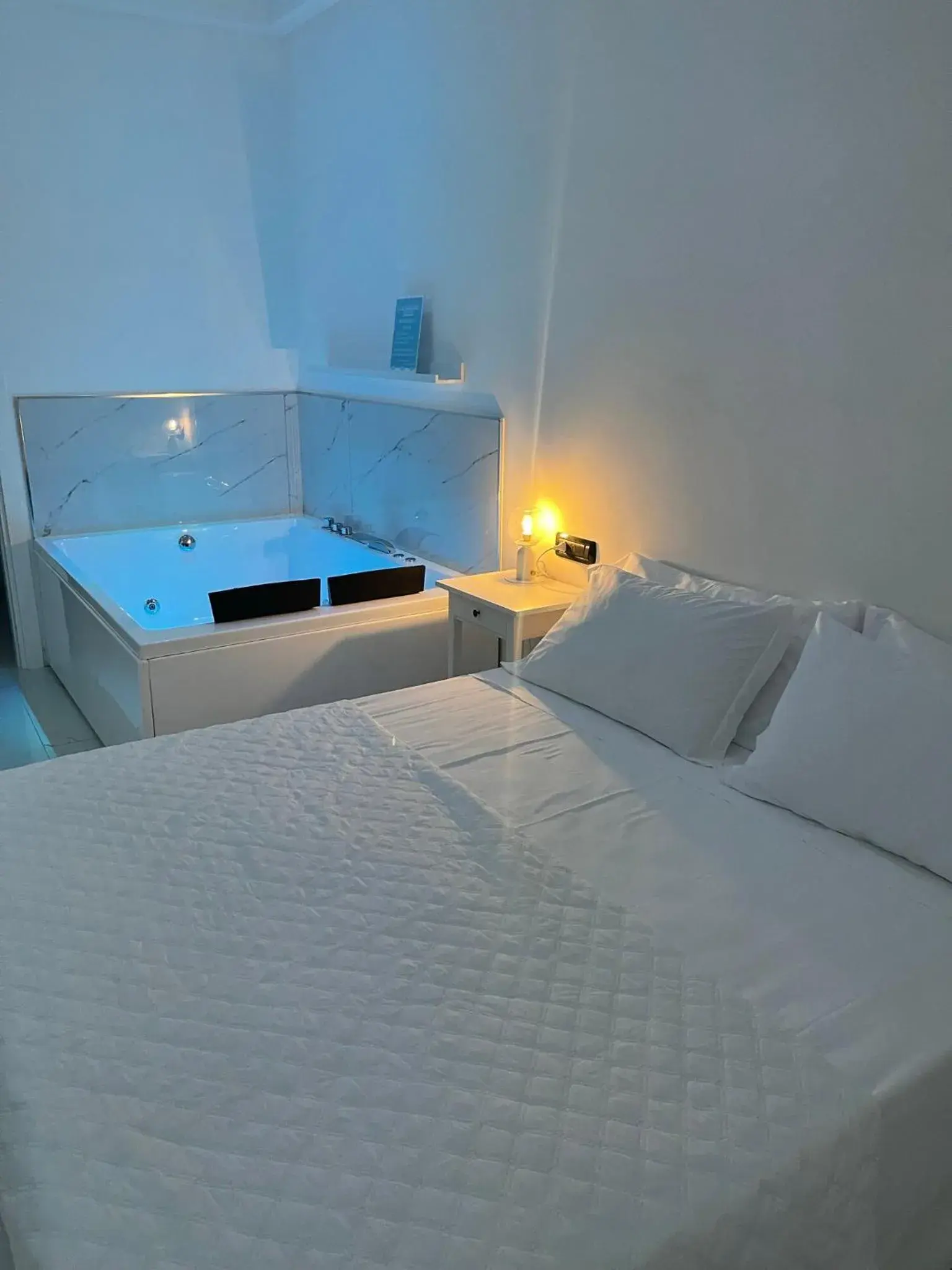 Deluxe Suite with Spa Bath in Costantino Home Deluxe Suite with Spa Bath in Costantino Home