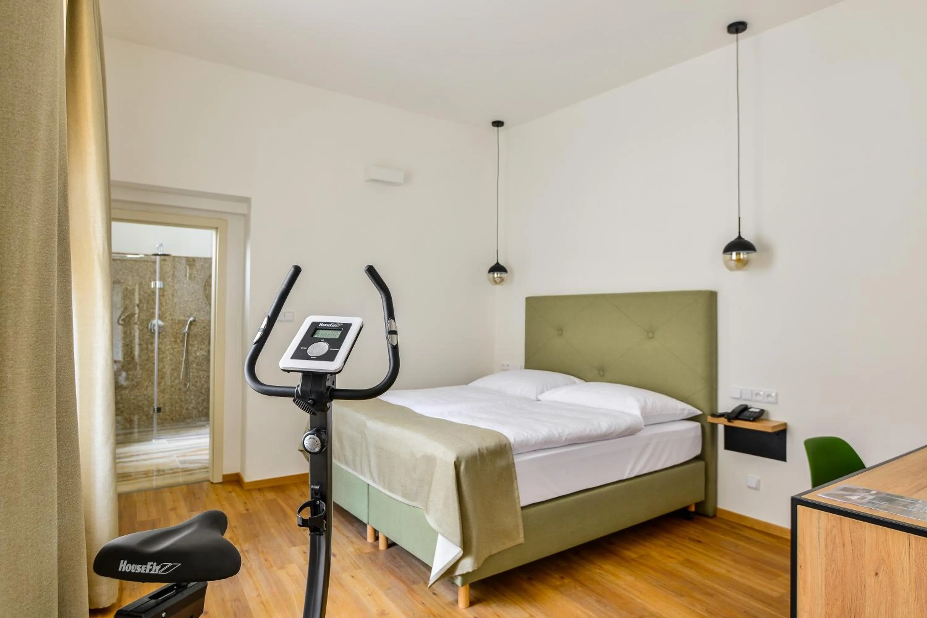 Bedroom, Bed in Hotel Garden Court