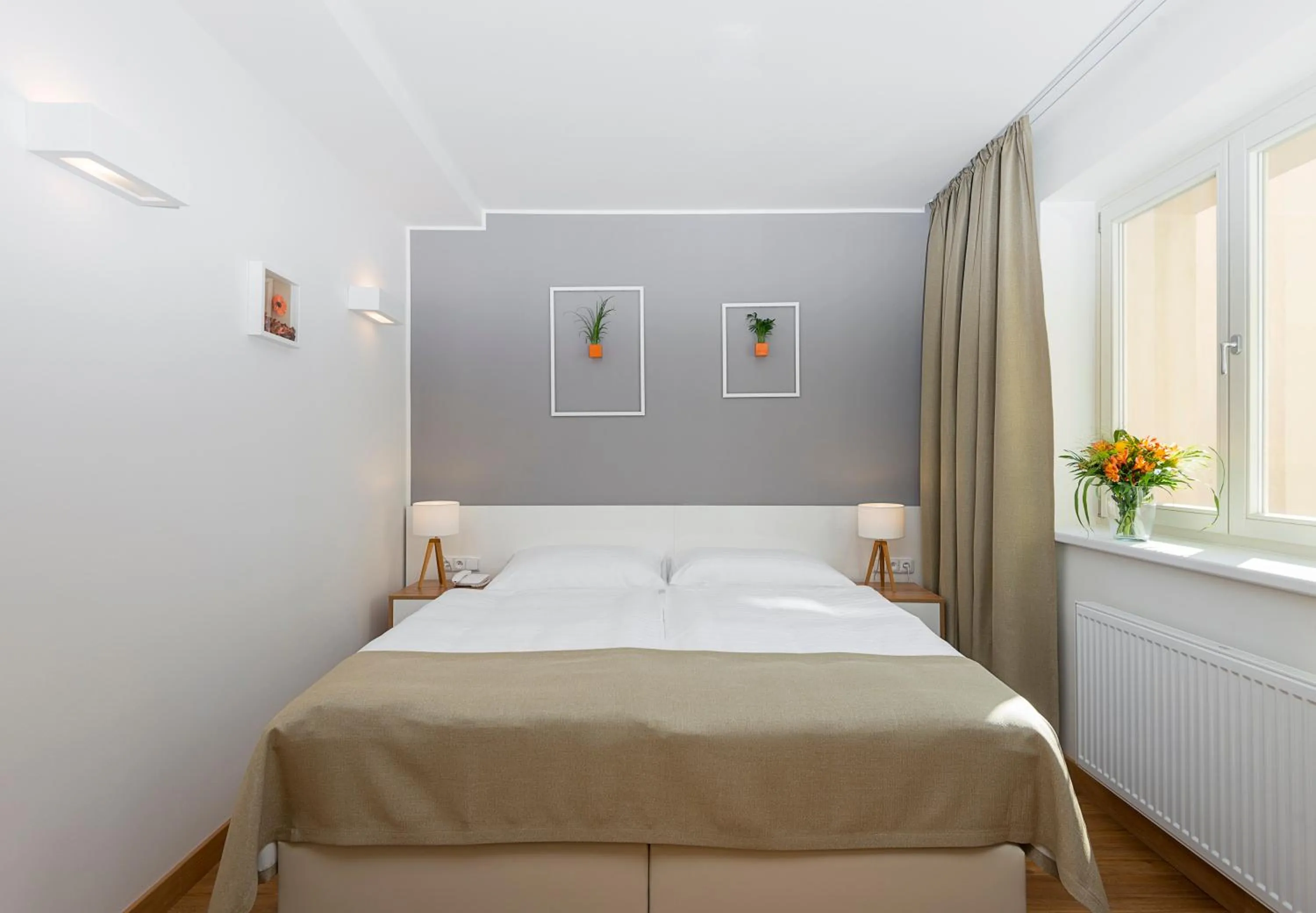 Bedroom, Bed in Hotel Garden Court