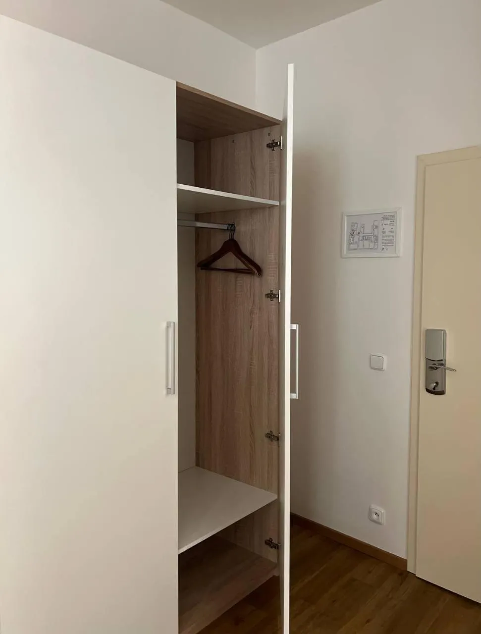 Bedroom in Hotel Garden Court