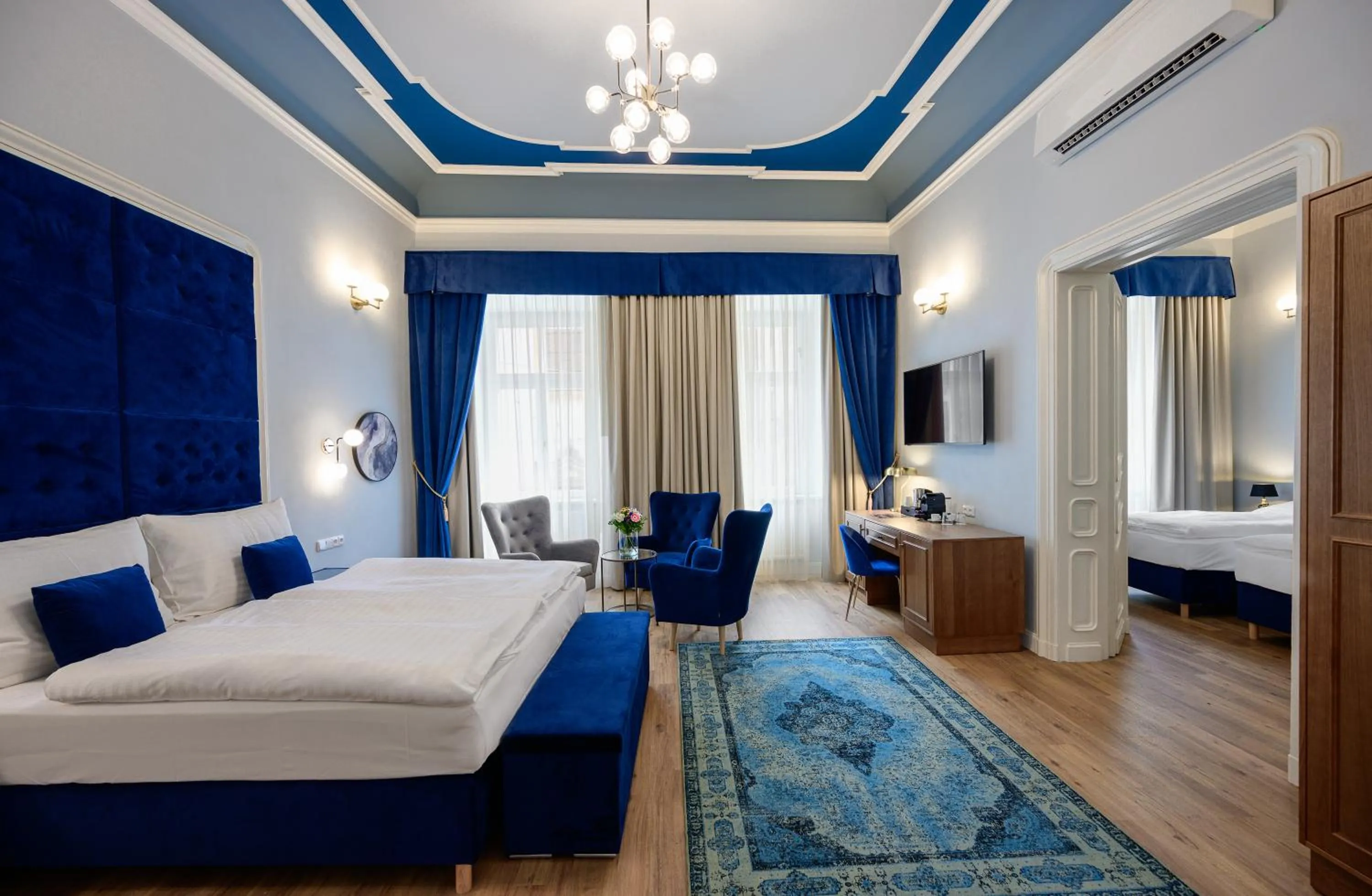 TV and multimedia, Bed in Hotel Garden Court