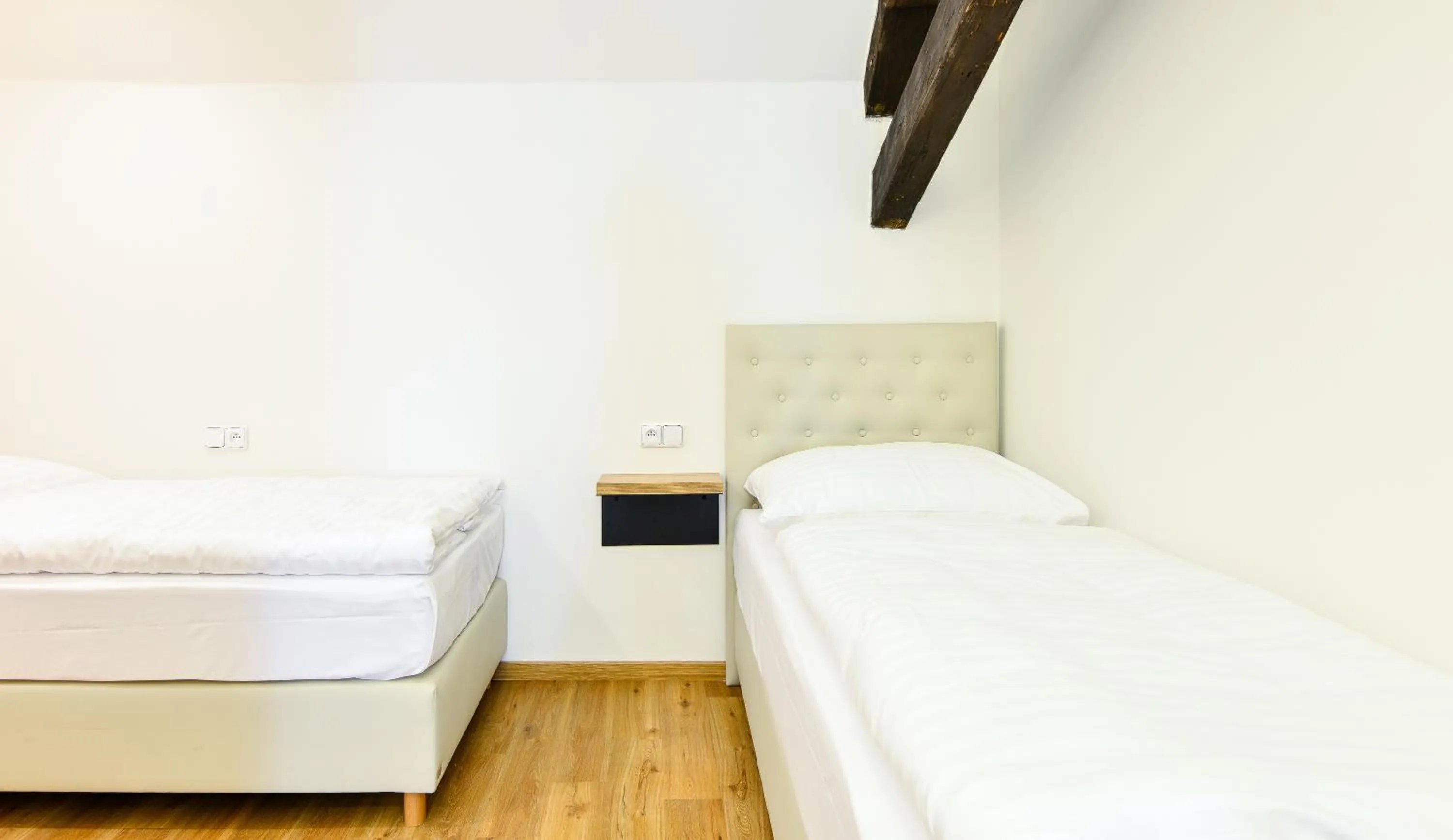 Bed in Hotel Garden Court