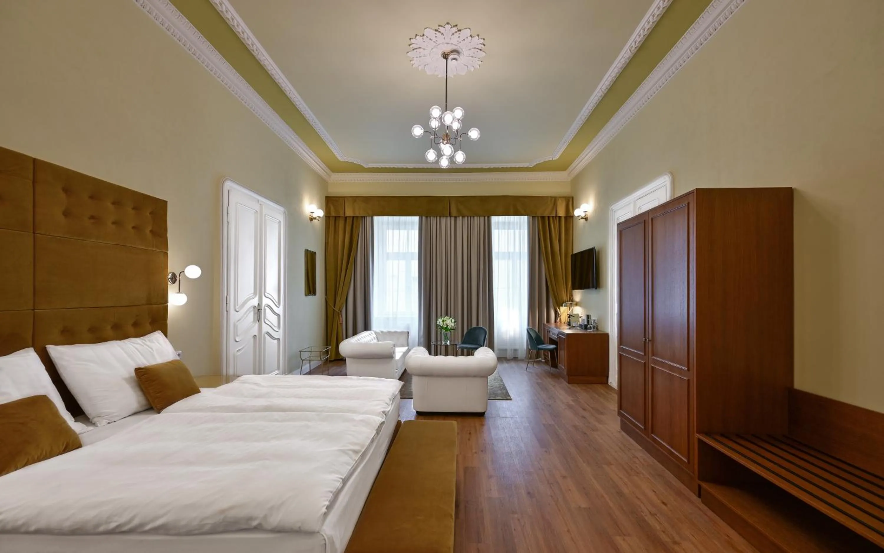 Photo of the whole room, Bed in Hotel Garden Court