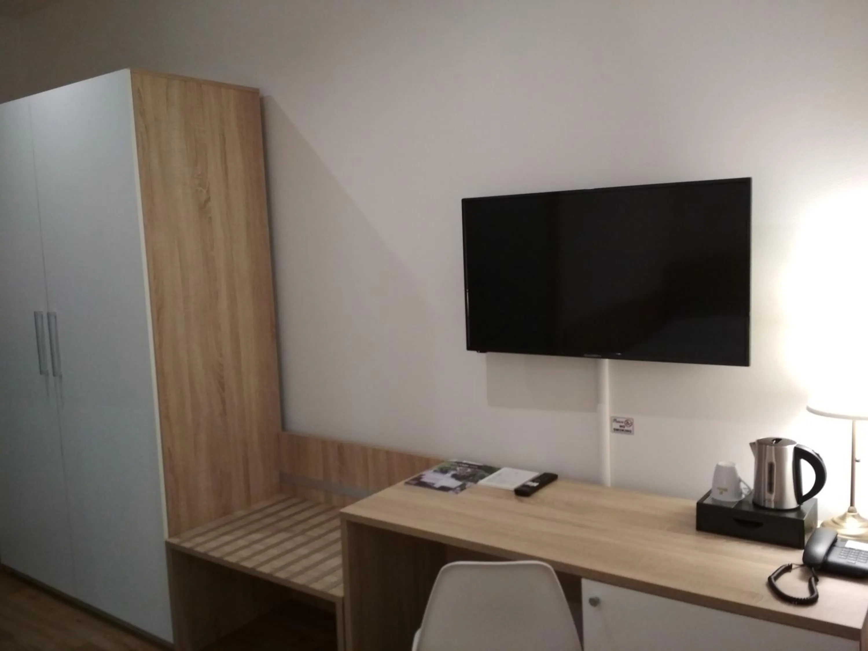 TV and multimedia in Hotel Garden Court