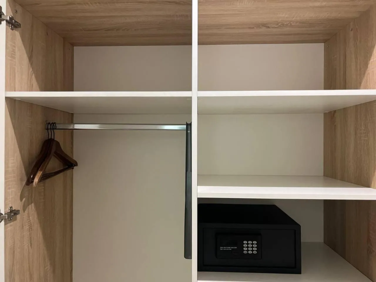 safe in Hotel Garden Court