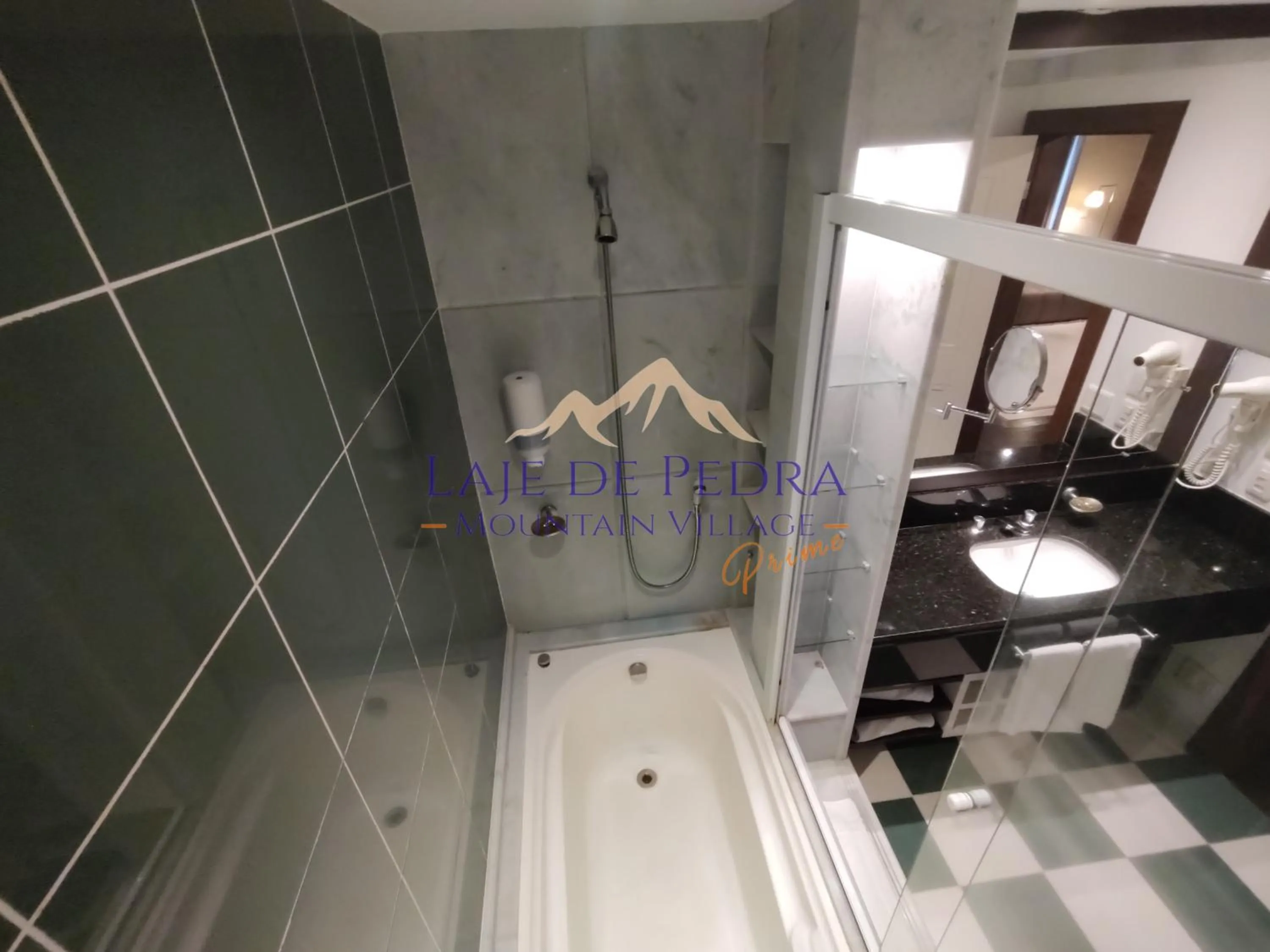 Shower in Laje de Pedra Mountain VillagePrime